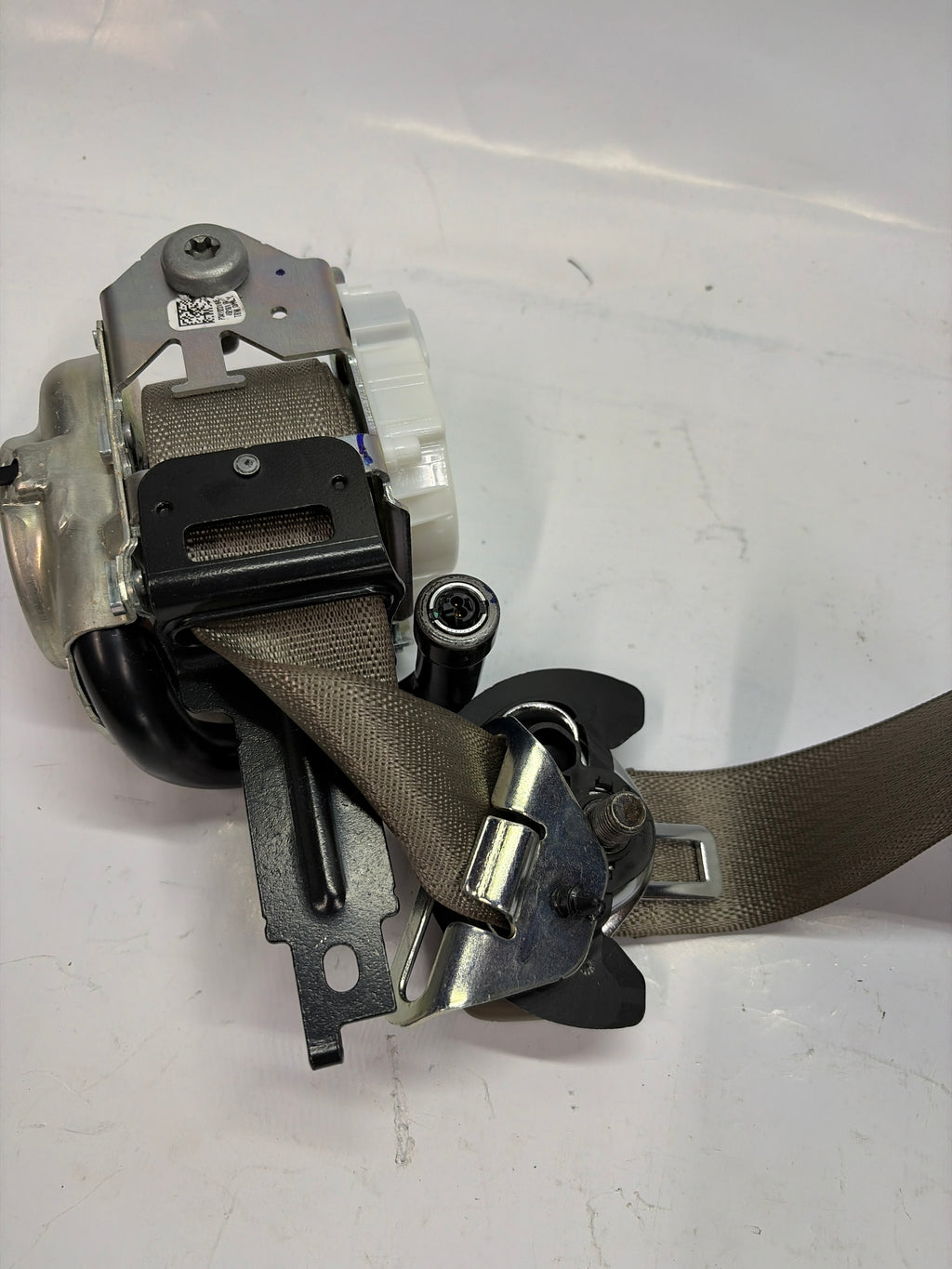 19351657 2015-2016 Chevrolet Silverado 1500 Right Passenger Seat Belt OEM A1