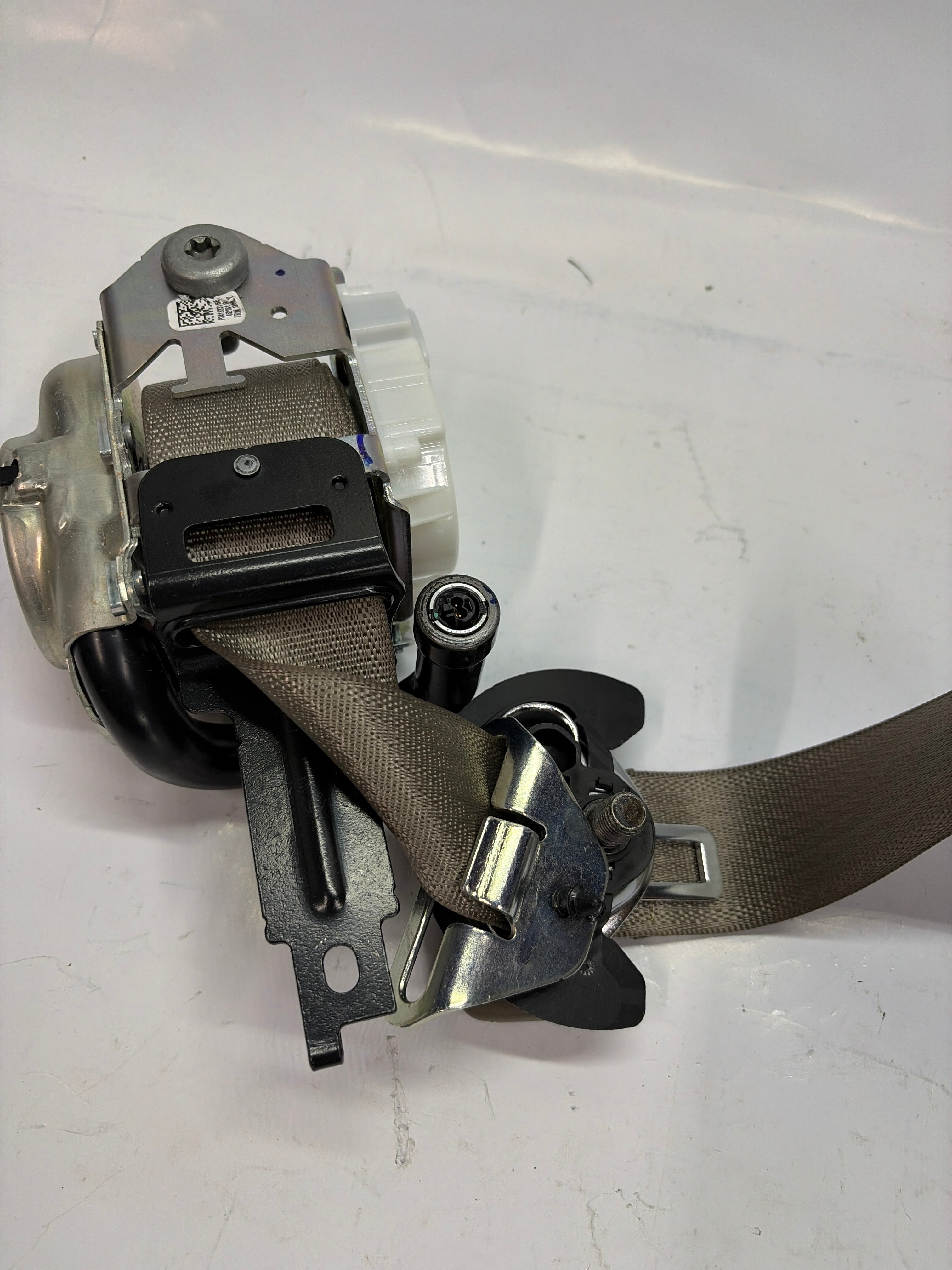 19351657 2015-2016 Chevrolet Silverado 1500 Right Passenger Seat Belt OEM A1
