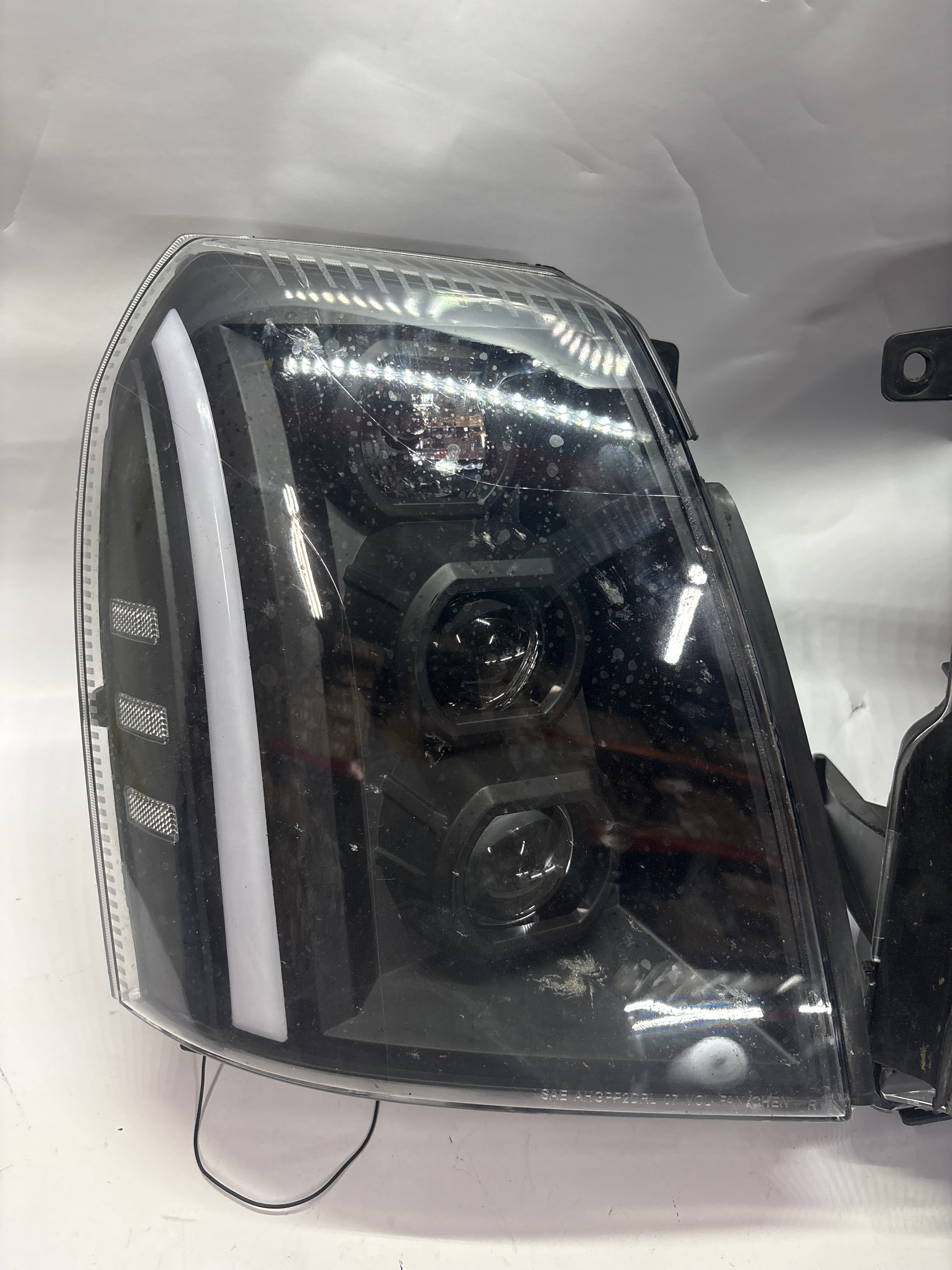 HL-LB-CE07-BK-CL1-ASIS 07-14 Cadillac Escalade Black Clear LED Headlights USED