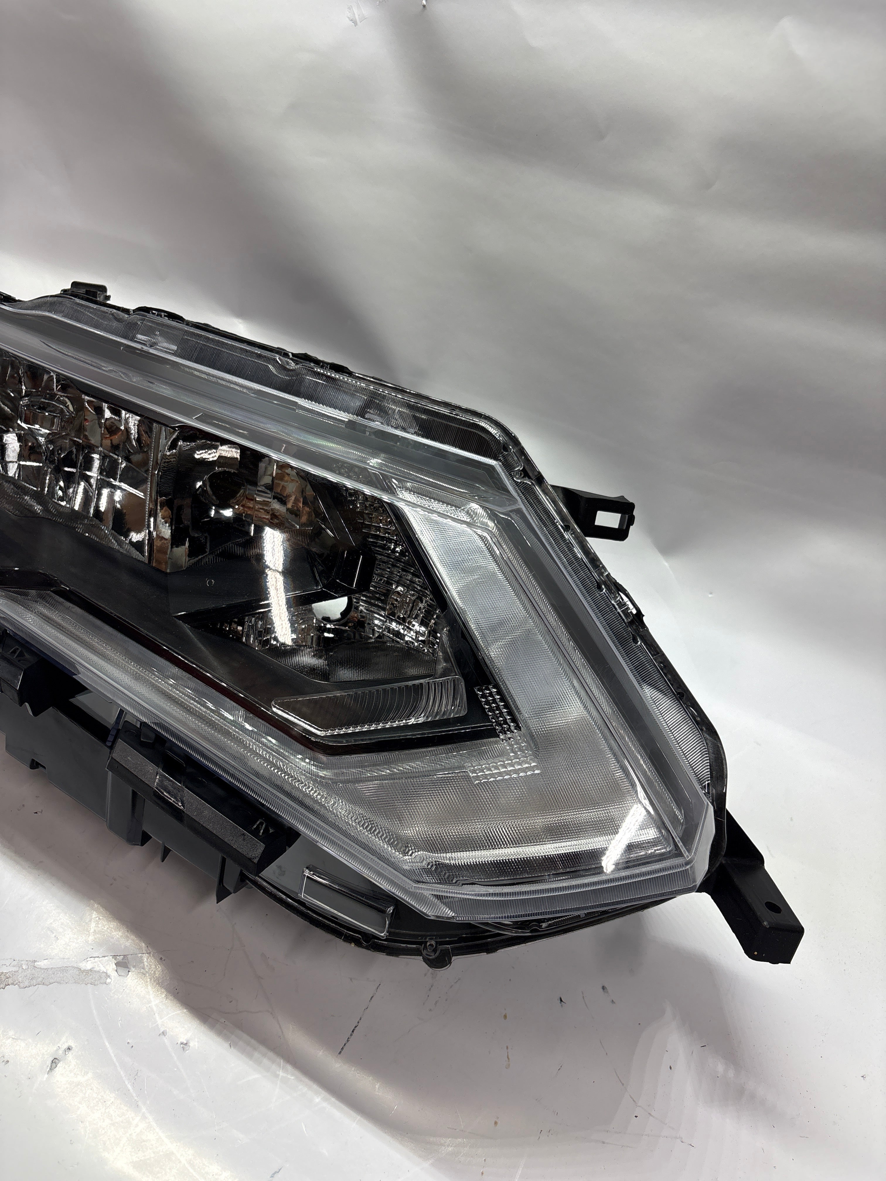 OEM-HL-0130-R Right Side Halogen/LED Headlight Compatible with 2017-2020 Rogue, Black Housing Amber Reflector