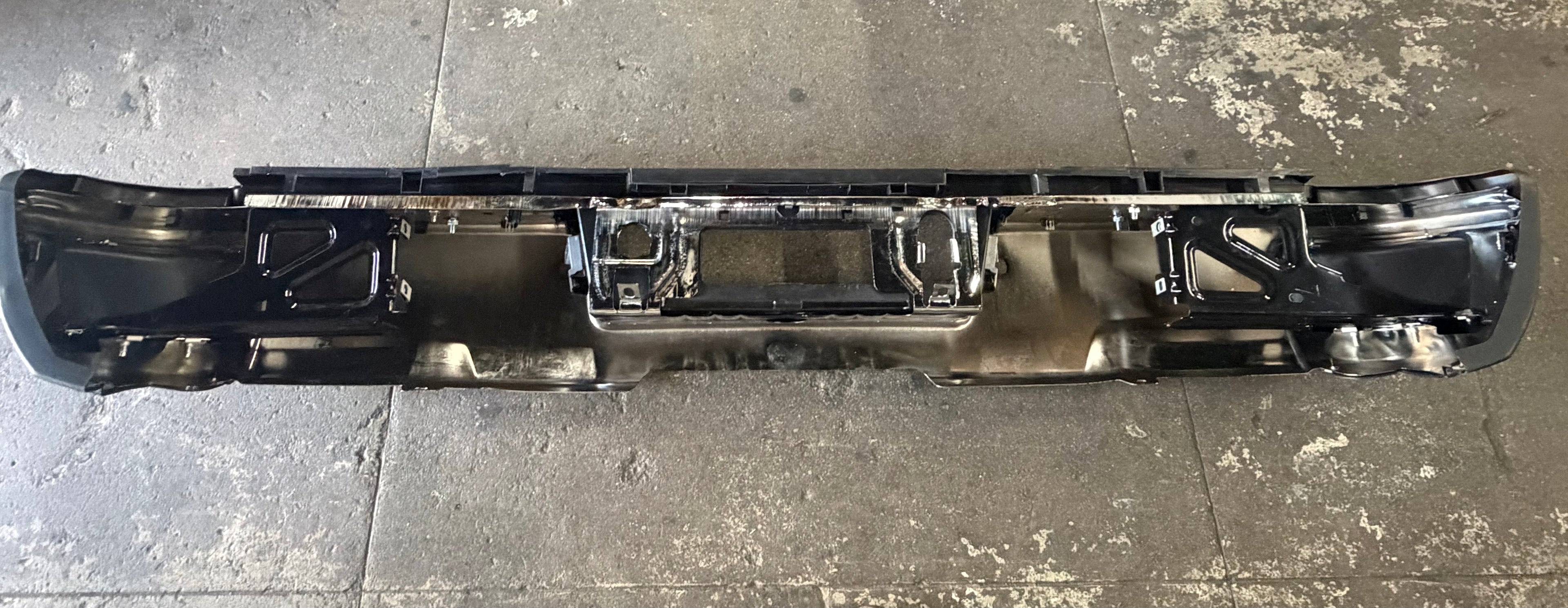 15-18 CHEVY SILVERADO / GMC SIERRA 2500HD 3500HD CHROME REAR BUMPER STEP