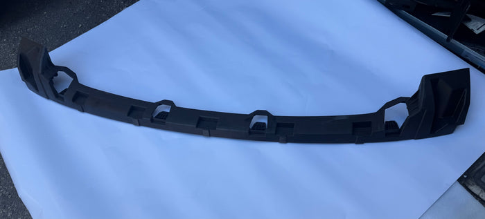 15902105 | 2007-2010 GMC SIERRA 2500HD 3500HD Front Bumper Fascia Center Support Bracket - GM