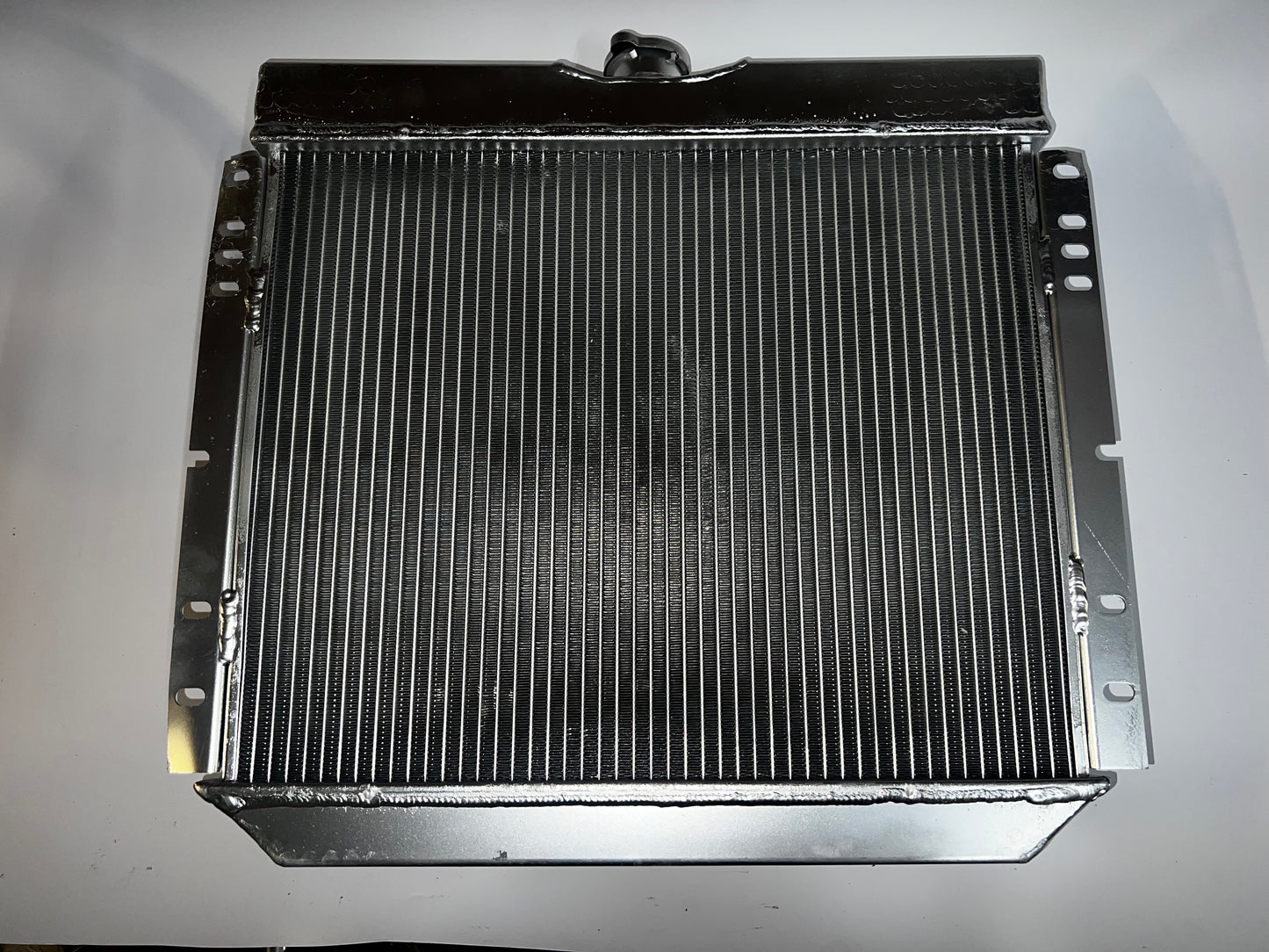 3-Row Aluminum Radiator with Fan Shroud Compatible pwith 63-68 Fairlane/Galaxie 500 / Country Squire/Torino/Cougar