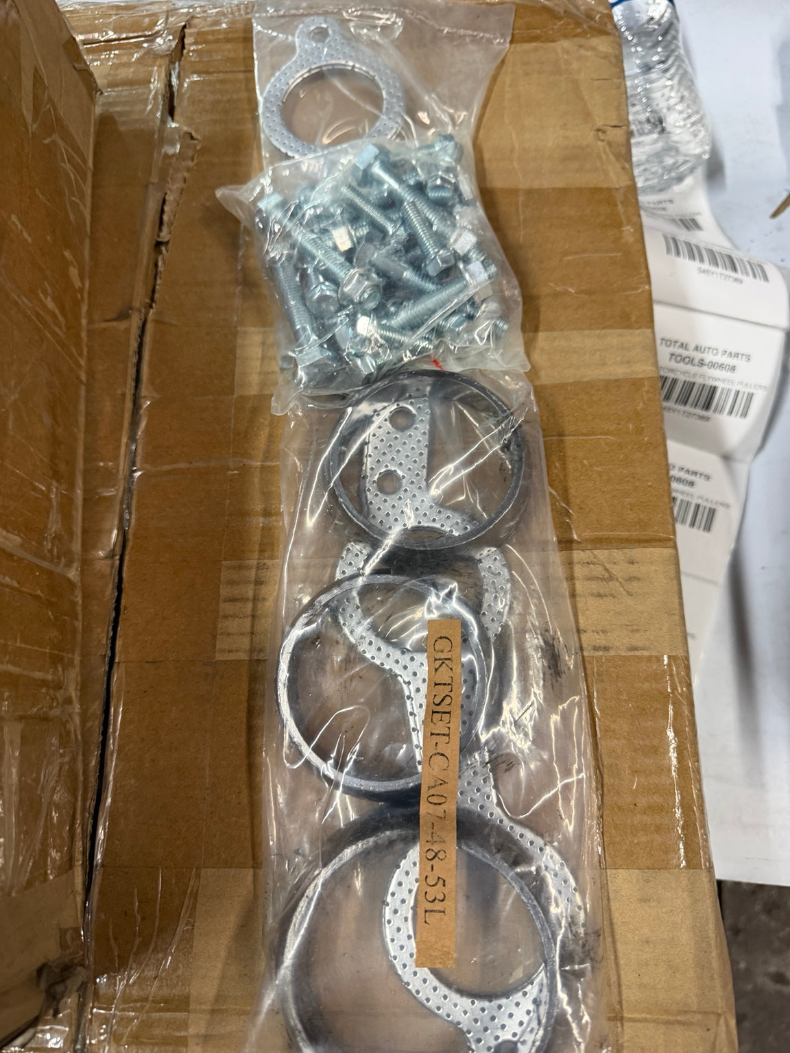 Actual gasket and hardware kit received