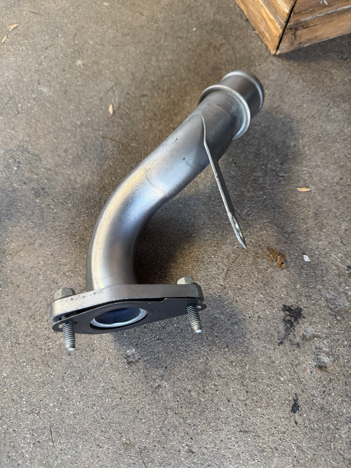 Actual GM 12668440 water pump inlet pipe full view