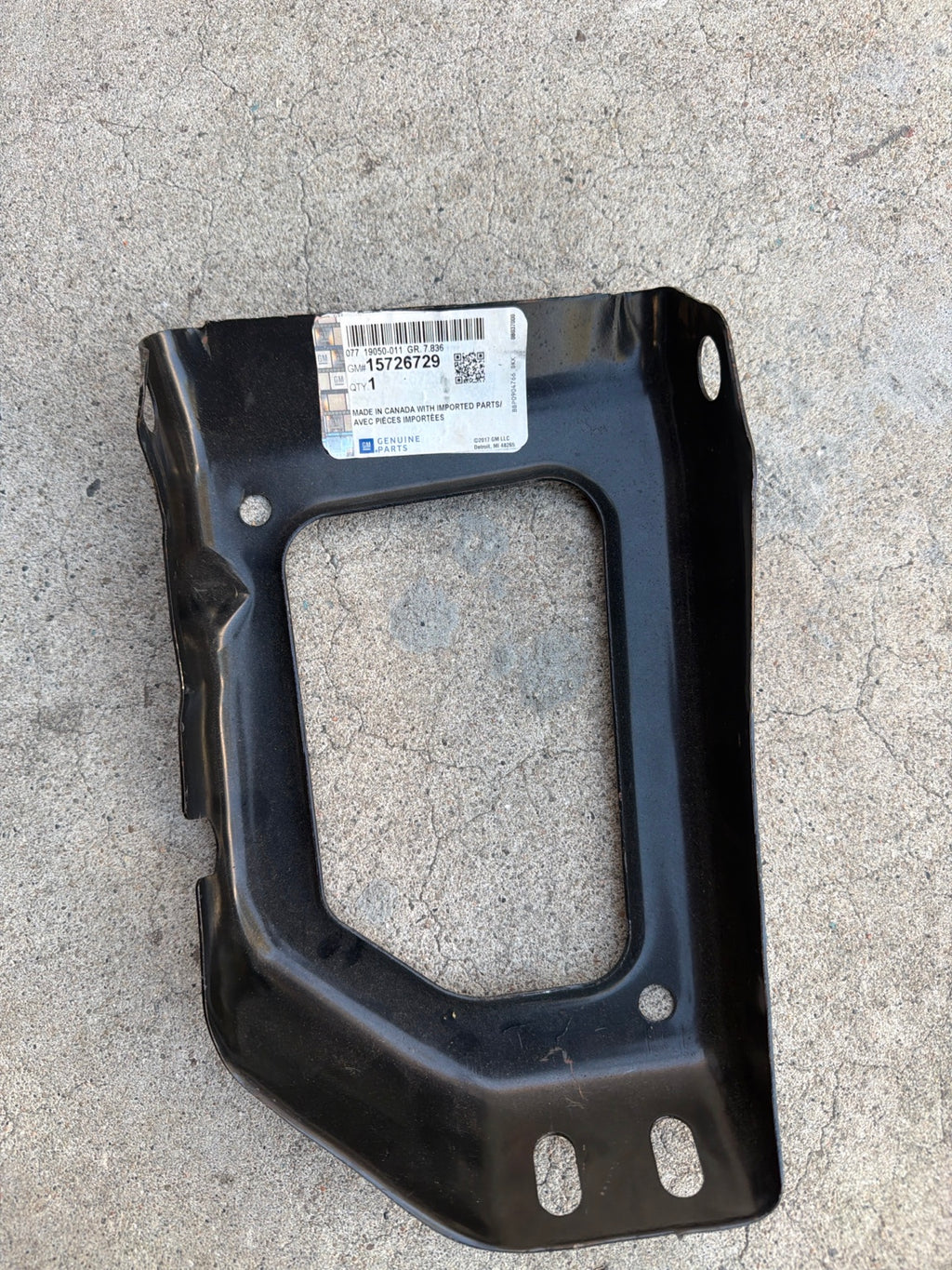 Actual GM 15726729 Rear Bumper Impact Bar Brace in Tote 37A