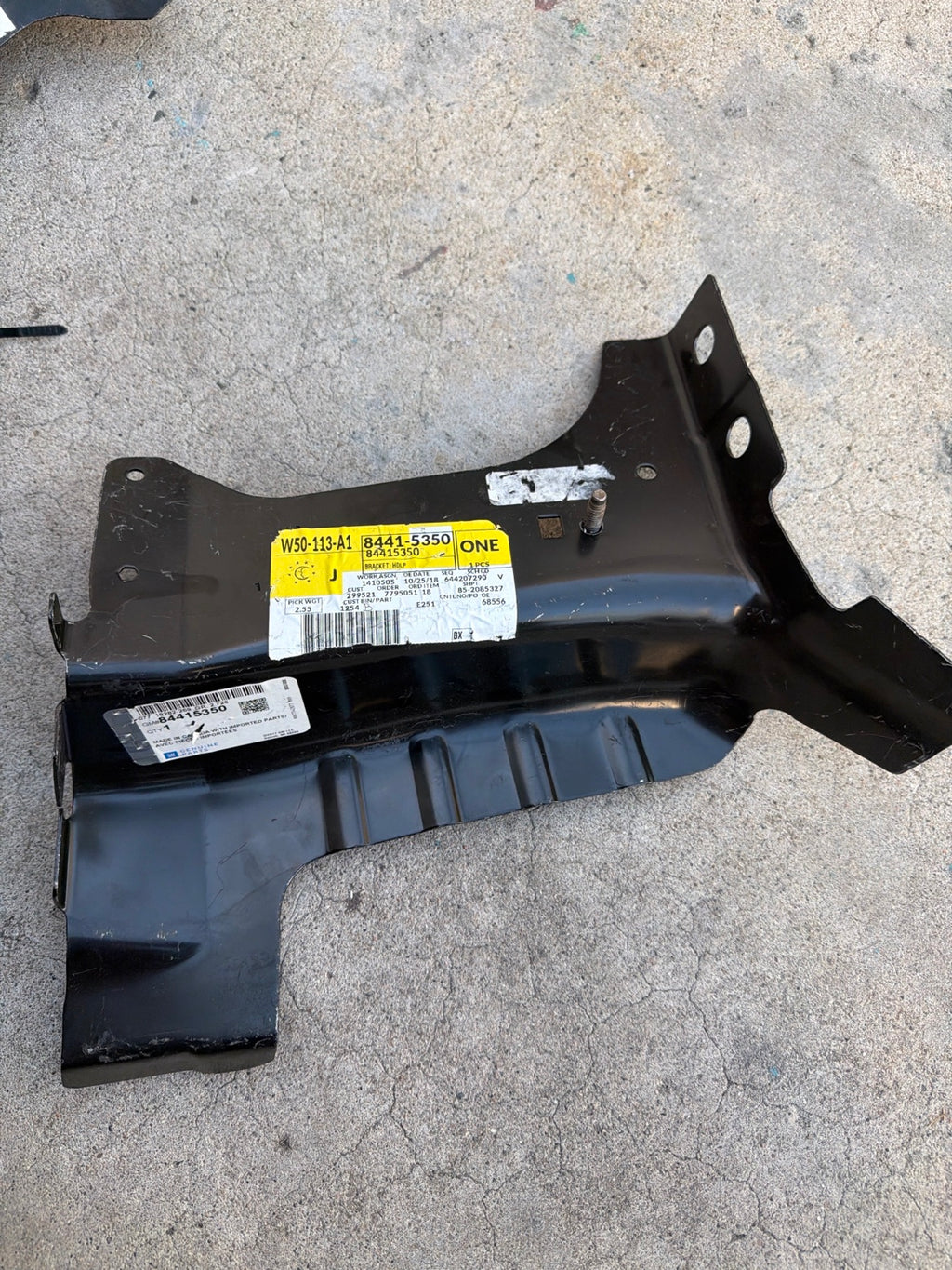 Actual GM 84415350 Headlamp Bracket Assembly in Tote 37A