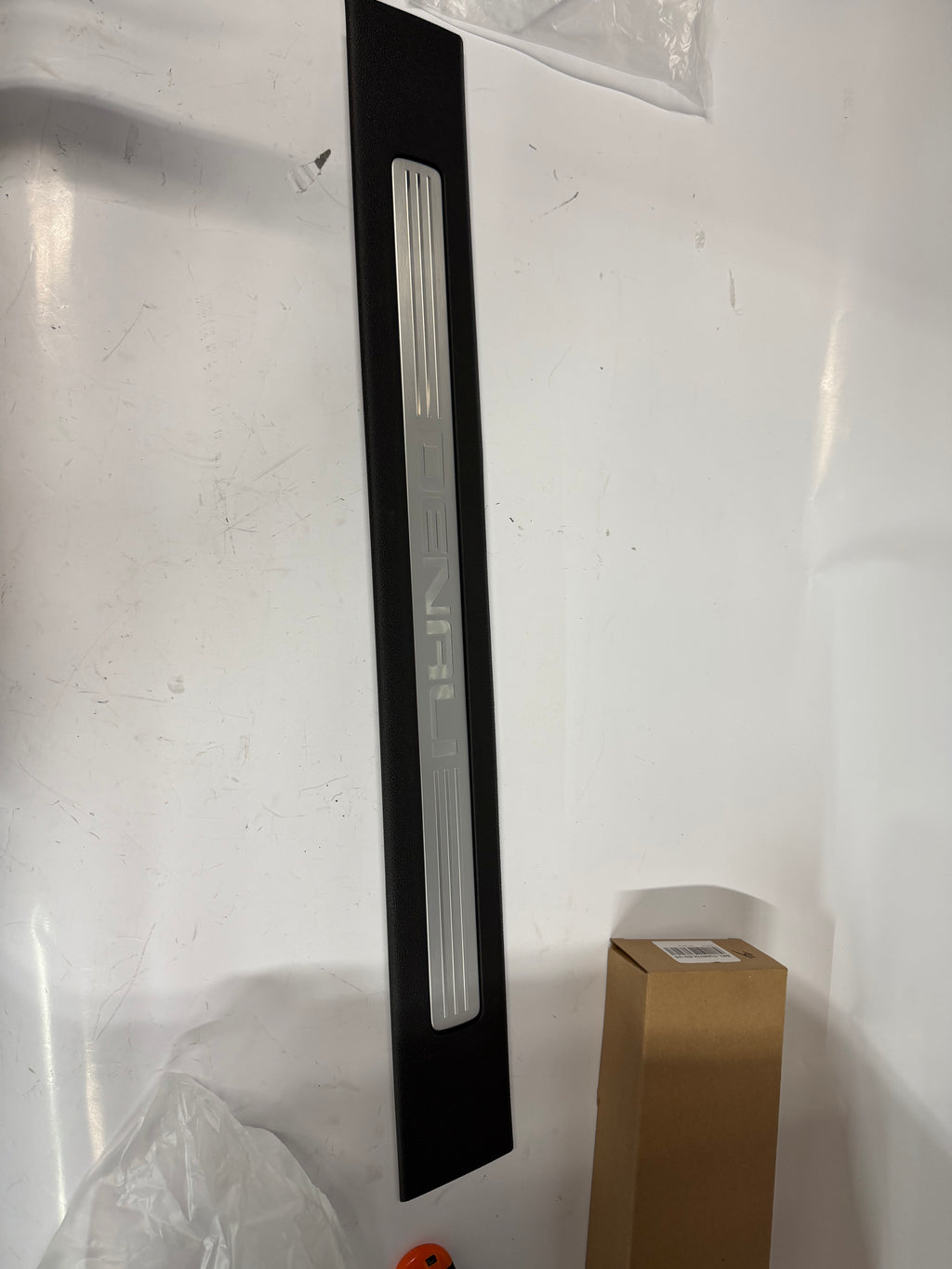 15848382 | Yukon Denali Sierra Denali Genuine GM Front Left Sill Plate OEM y25