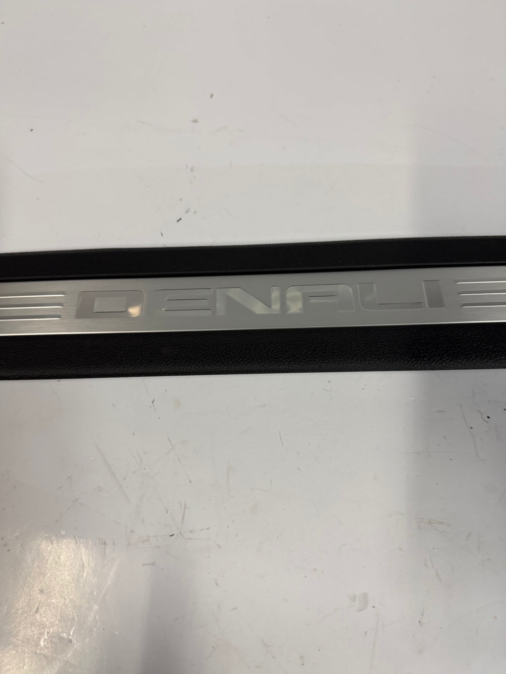 15848382 | Yukon Denali Sierra Denali Genuine GM Front Left Sill Plate OEM y25
