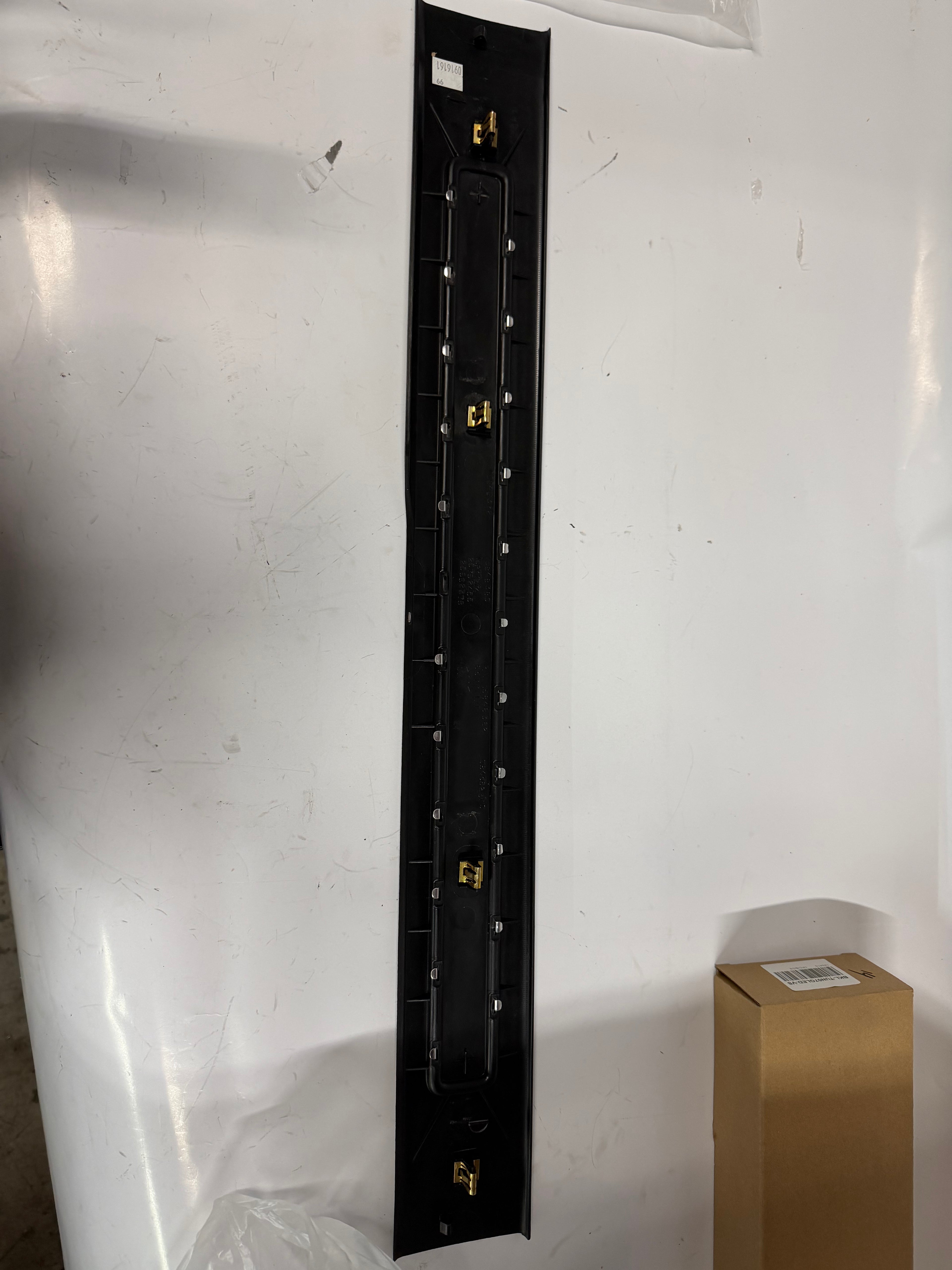 15848382 | Yukon Denali Sierra Denali Genuine GM Front Left Sill Plate OEM y25