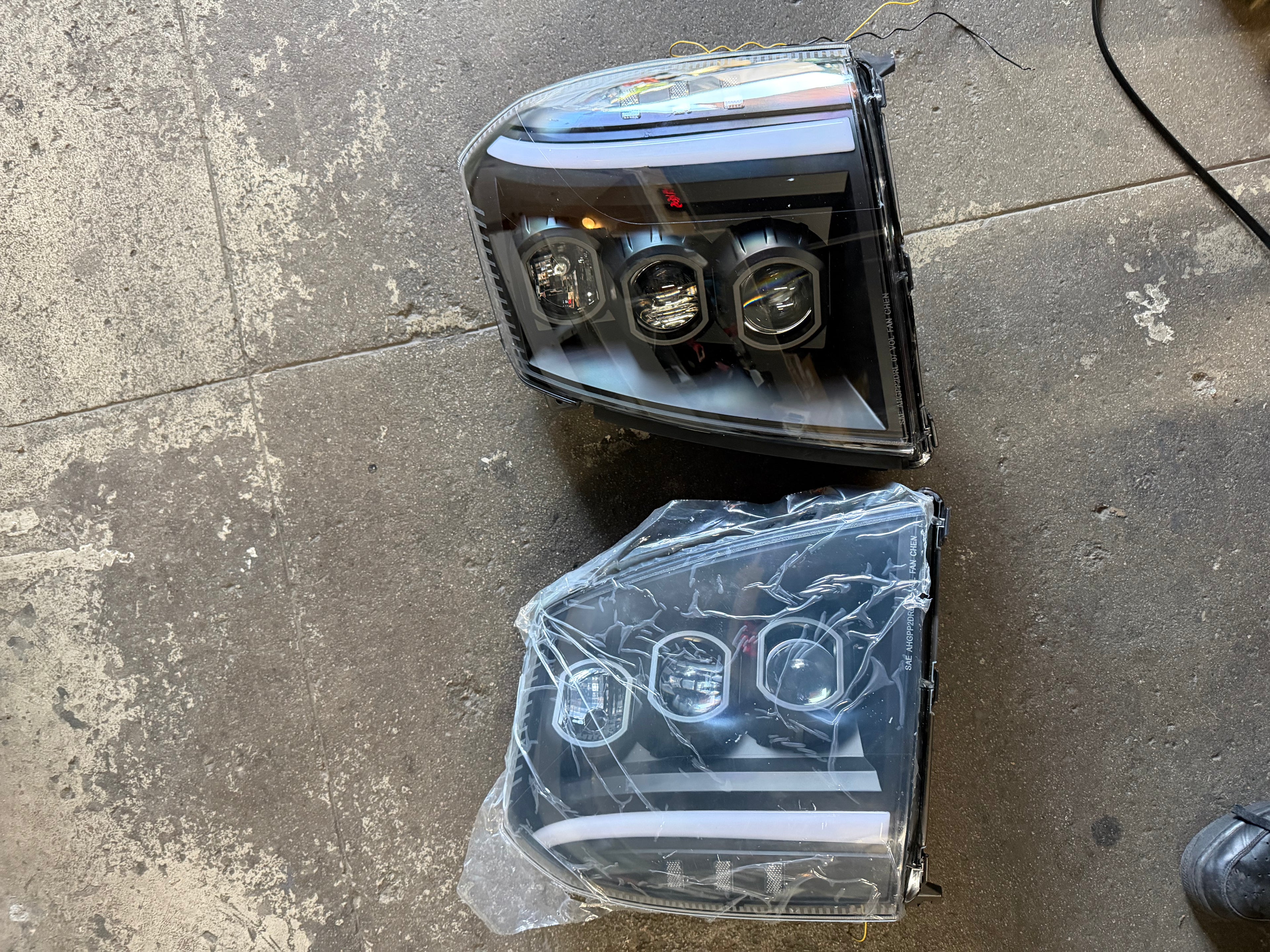 AS IS Final Sale LED Switchback Headlights 07-14 Cadillac Escalade ESV, EXT loose housing right side
