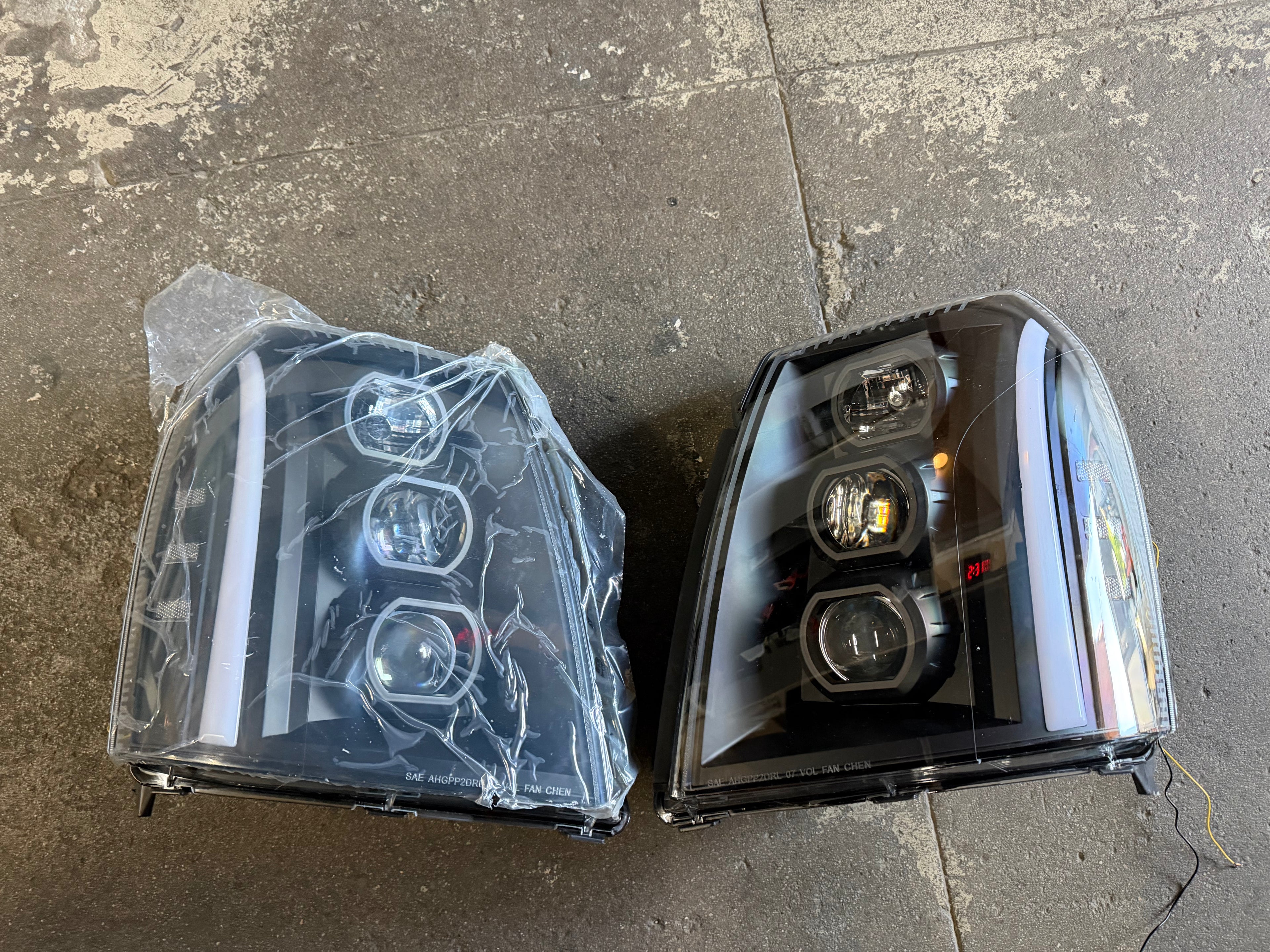 AS IS Final Sale LED Switchback Headlights 07-14 Cadillac Escalade ESV, EXT loose housing right side