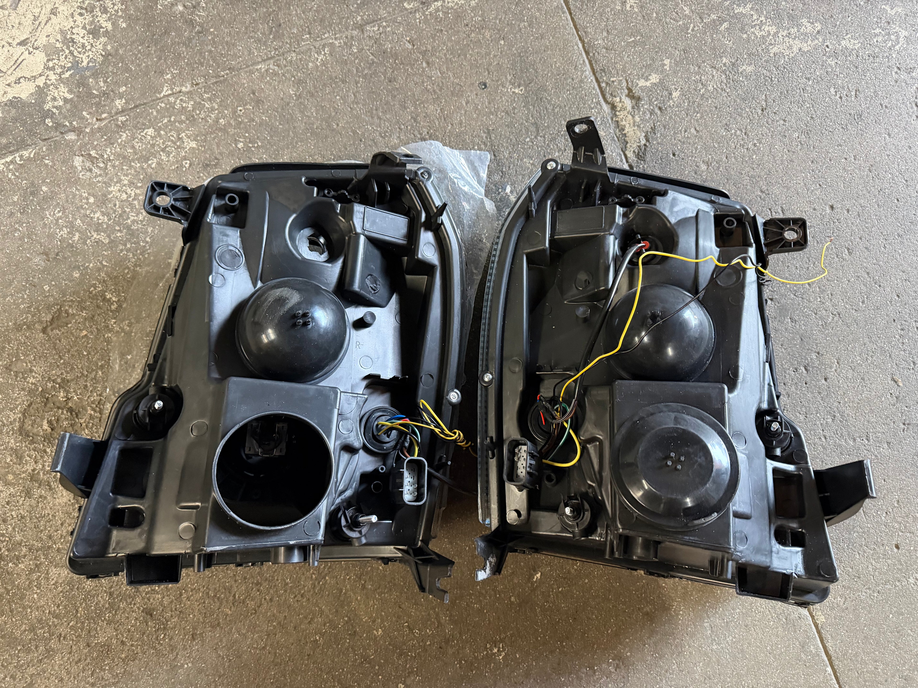 AS IS Final Sale LED Switchback Headlights 07-14 Cadillac Escalade ESV, EXT loose housing right side