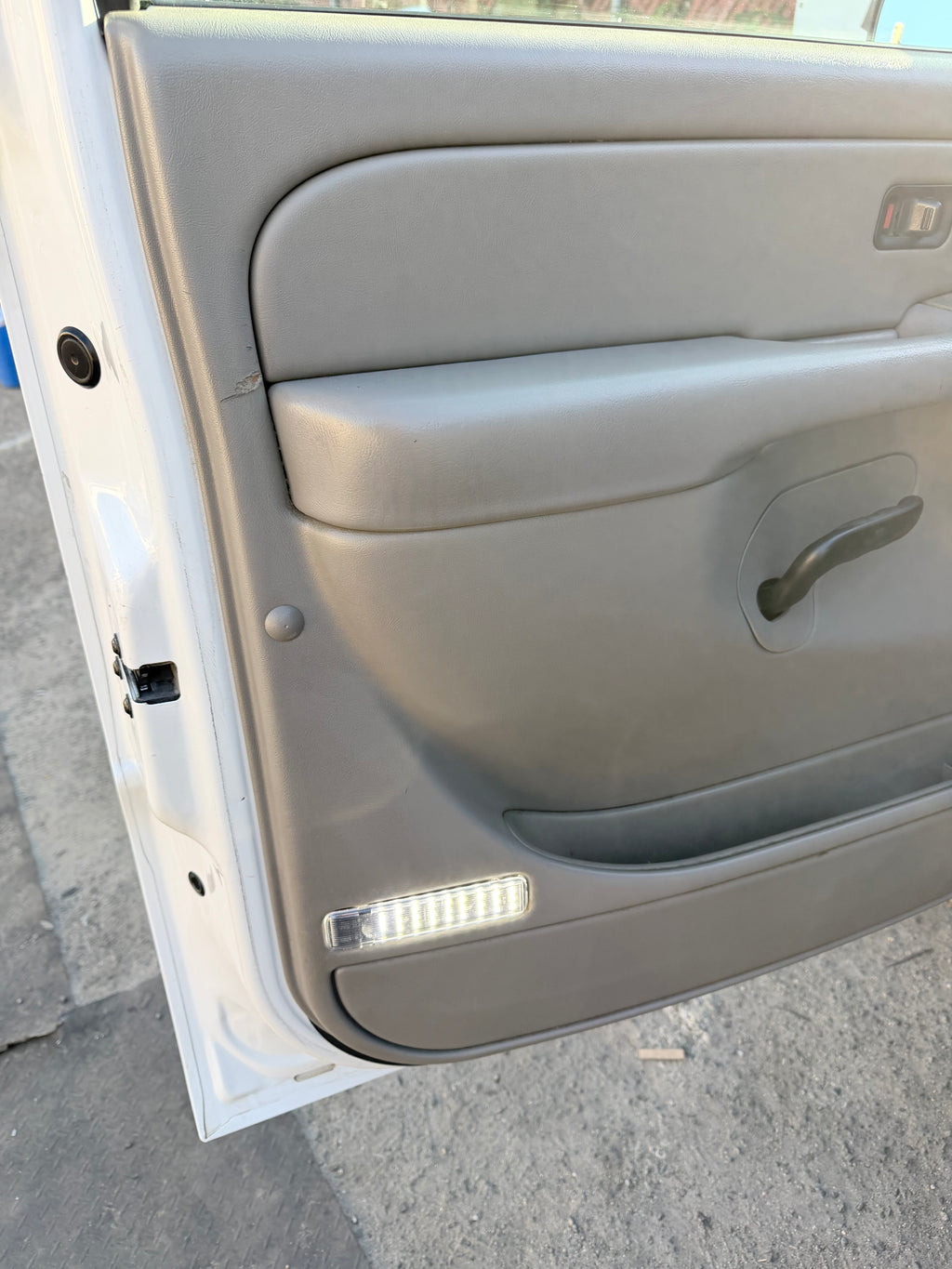 LED Interior Door Panel Lights for 1995-1999 Chevy C/K Silverado Sierra Yukon 99-06 Chevy Courtesy Door Reflector Light Intended for Hummer H2 2003-2009 Led Full LED White
LDL-H203LED-VS