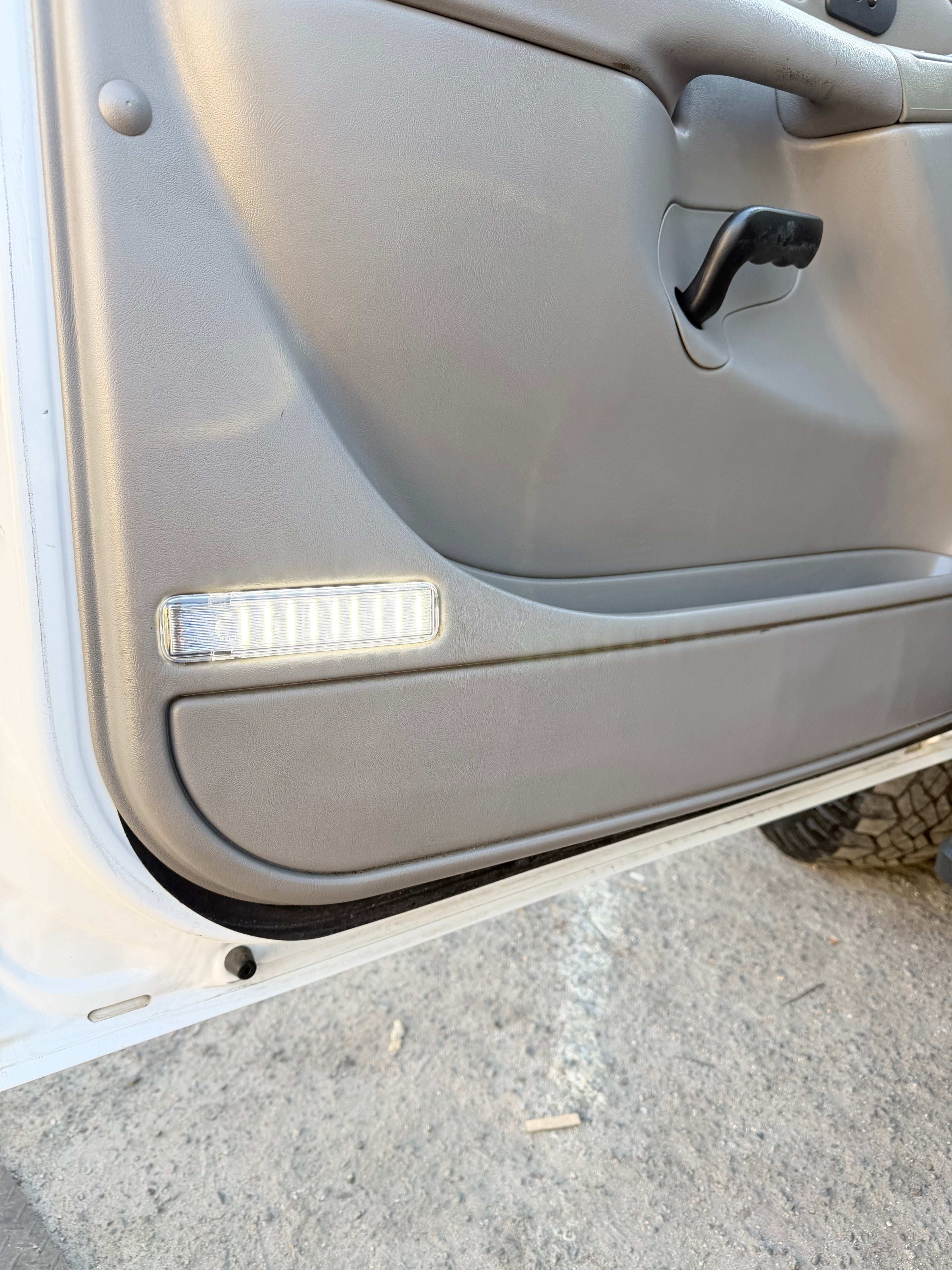 LED Interior Door Panel Lights for 1995-1999 Chevy C/K Silverado Sierra Yukon 99-06 Chevy Courtesy Door Reflector Light Intended for Hummer H2 2003-2009 Led Full LED White
LDL-H203LED-VS