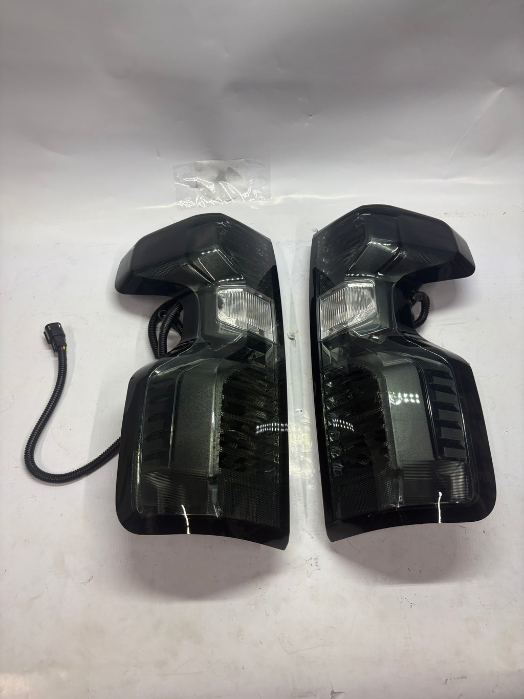 19-23 Chevy Silverado 1500 / LT Smoke Clear Tail Lights