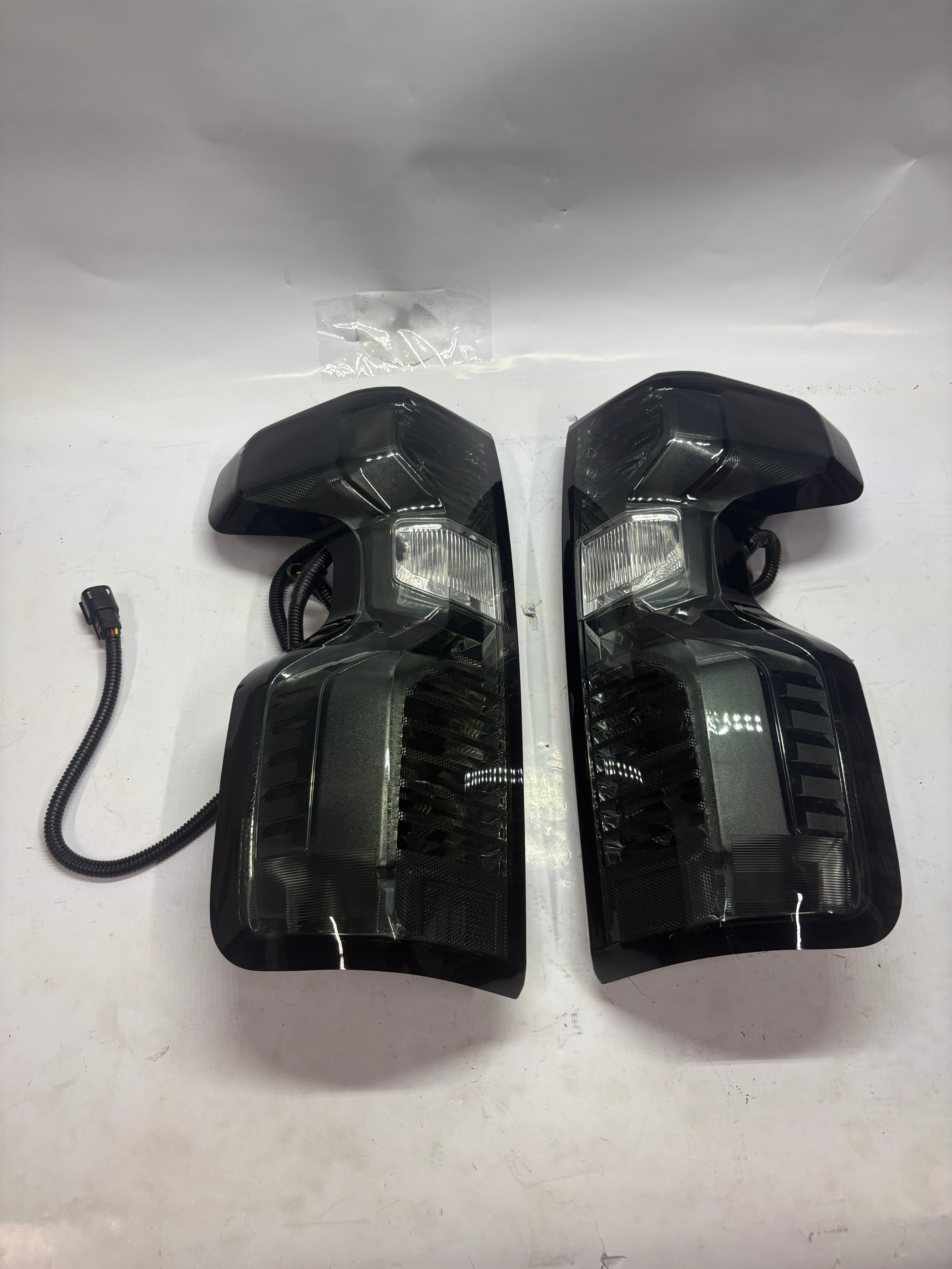 19-23 Chevy Silverado 1500 / LT Smoke Clear Tail Lights