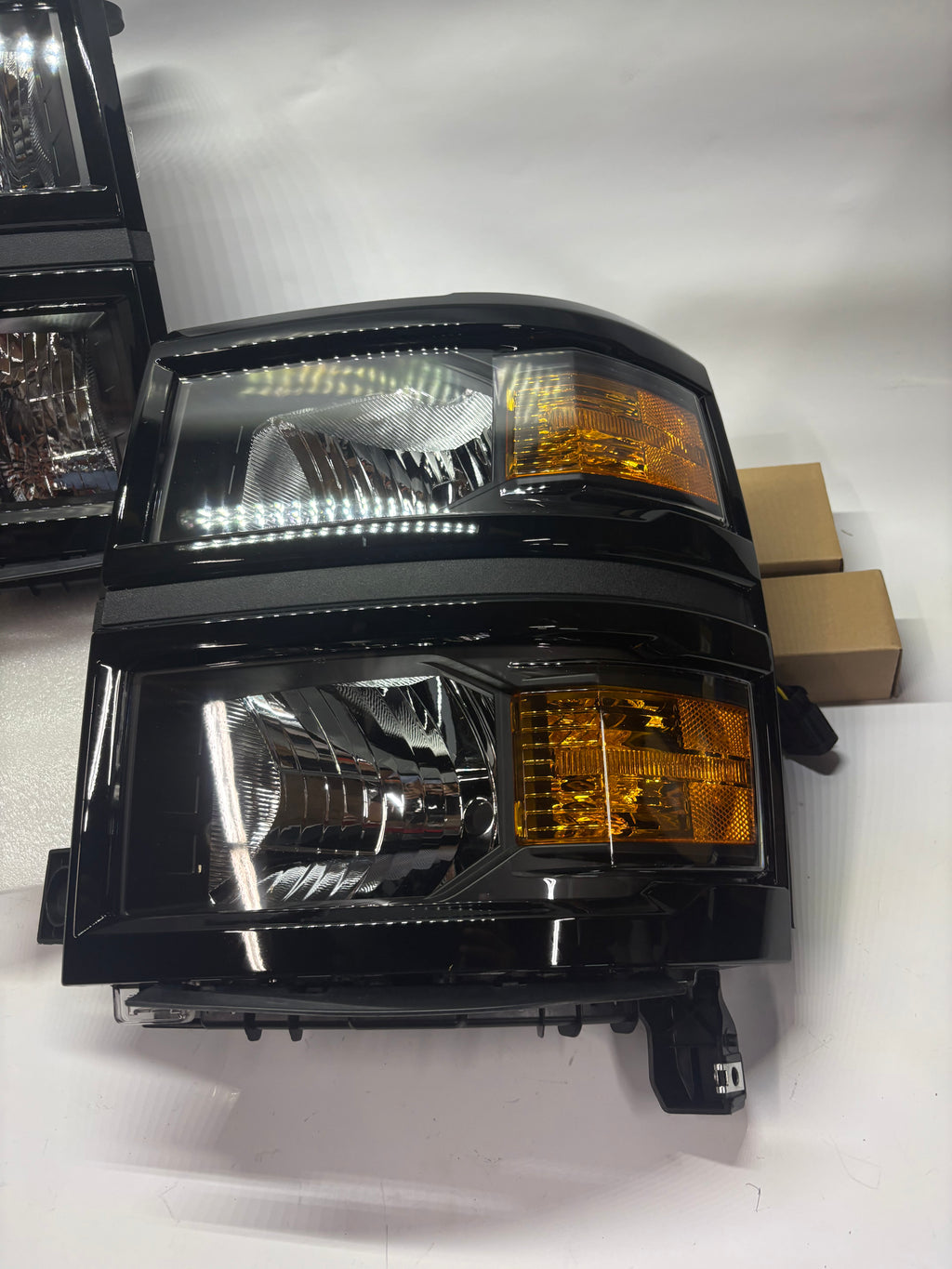 14-15 Chevy Silverado 1500 Black Amber Headlights