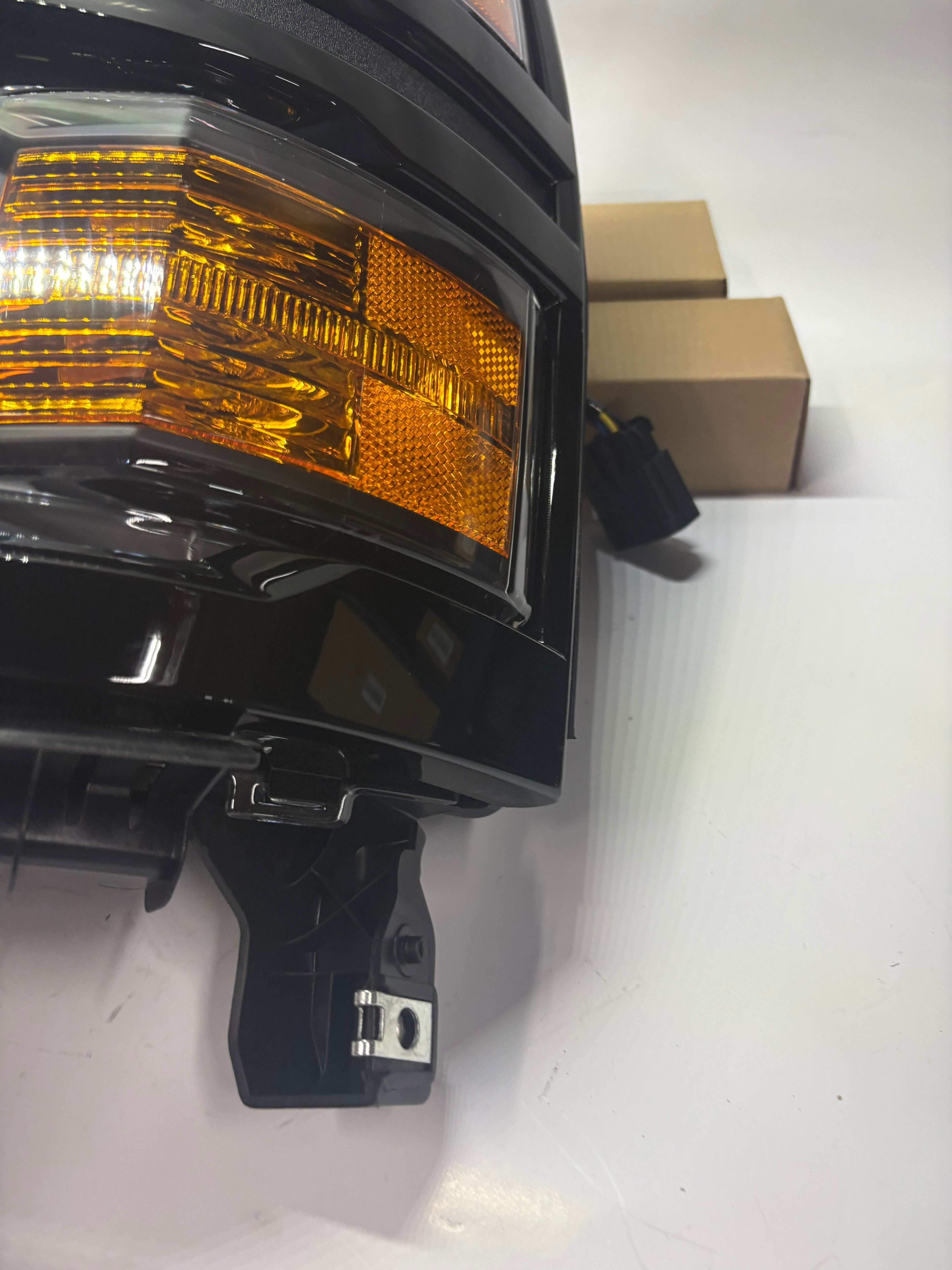 14-15 Chevy Silverado 1500 Black Amber Headlights