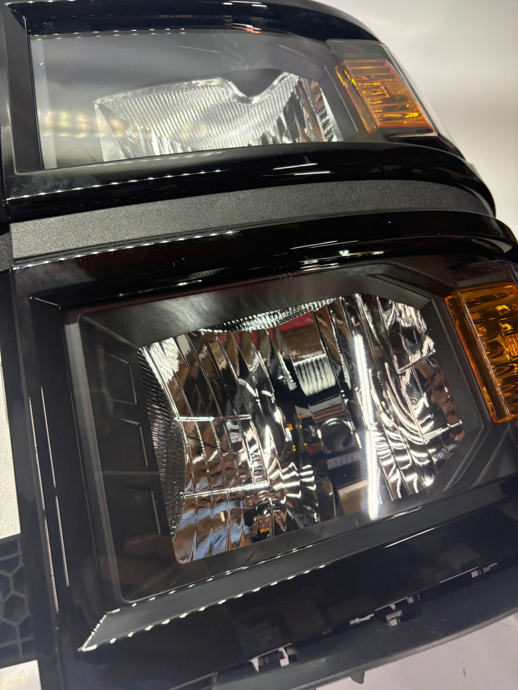 14-15 Chevy Silverado 1500 Black Amber Headlights