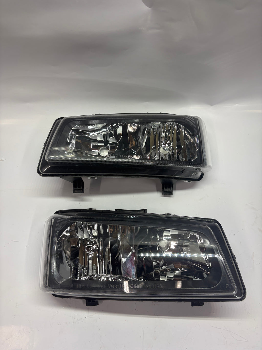 03-06 CHEVY SILVERADO TOPS ONLY BLACK CLEAR HEADLIGHTS