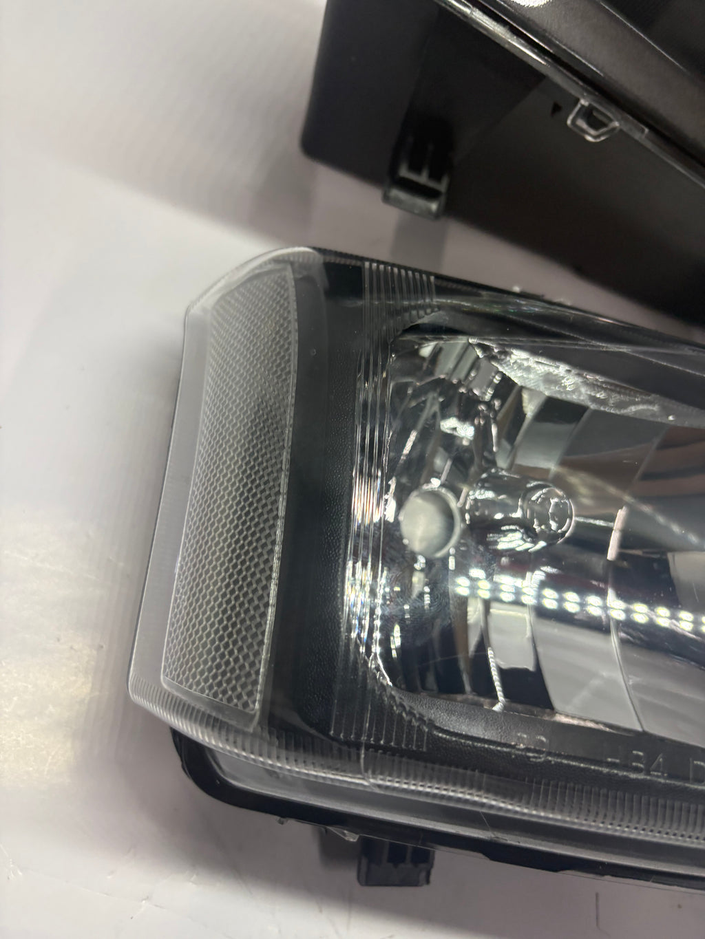 03-06 CHEVY SILVERADO TOPS ONLY BLACK CLEAR HEADLIGHTS