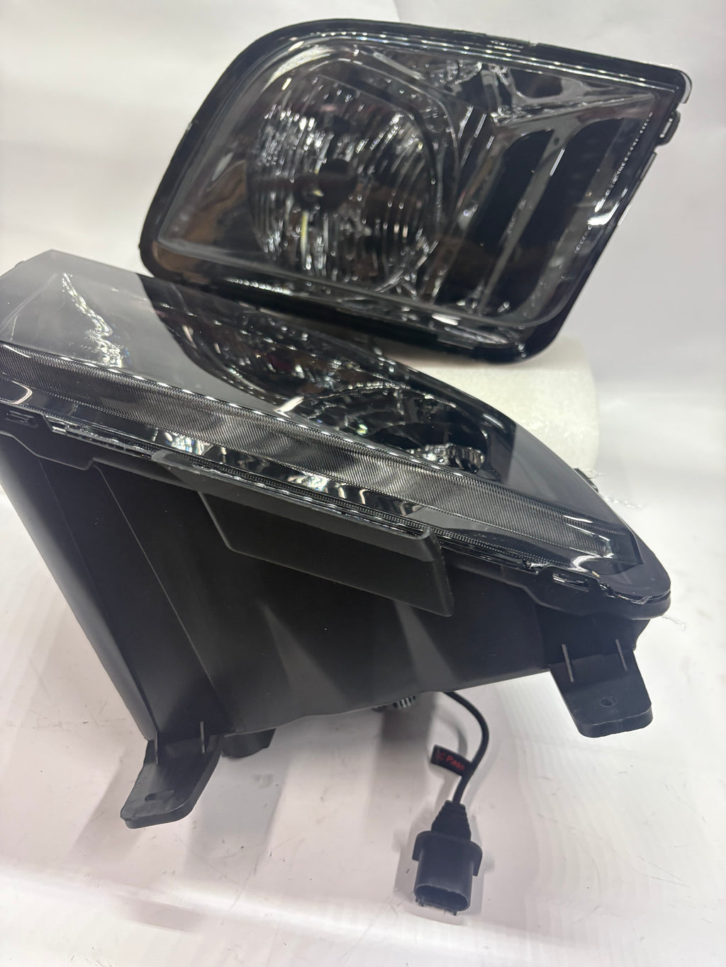 05-09 Ford Mustang Smoke Clear Headlights w/ Led Bulbs