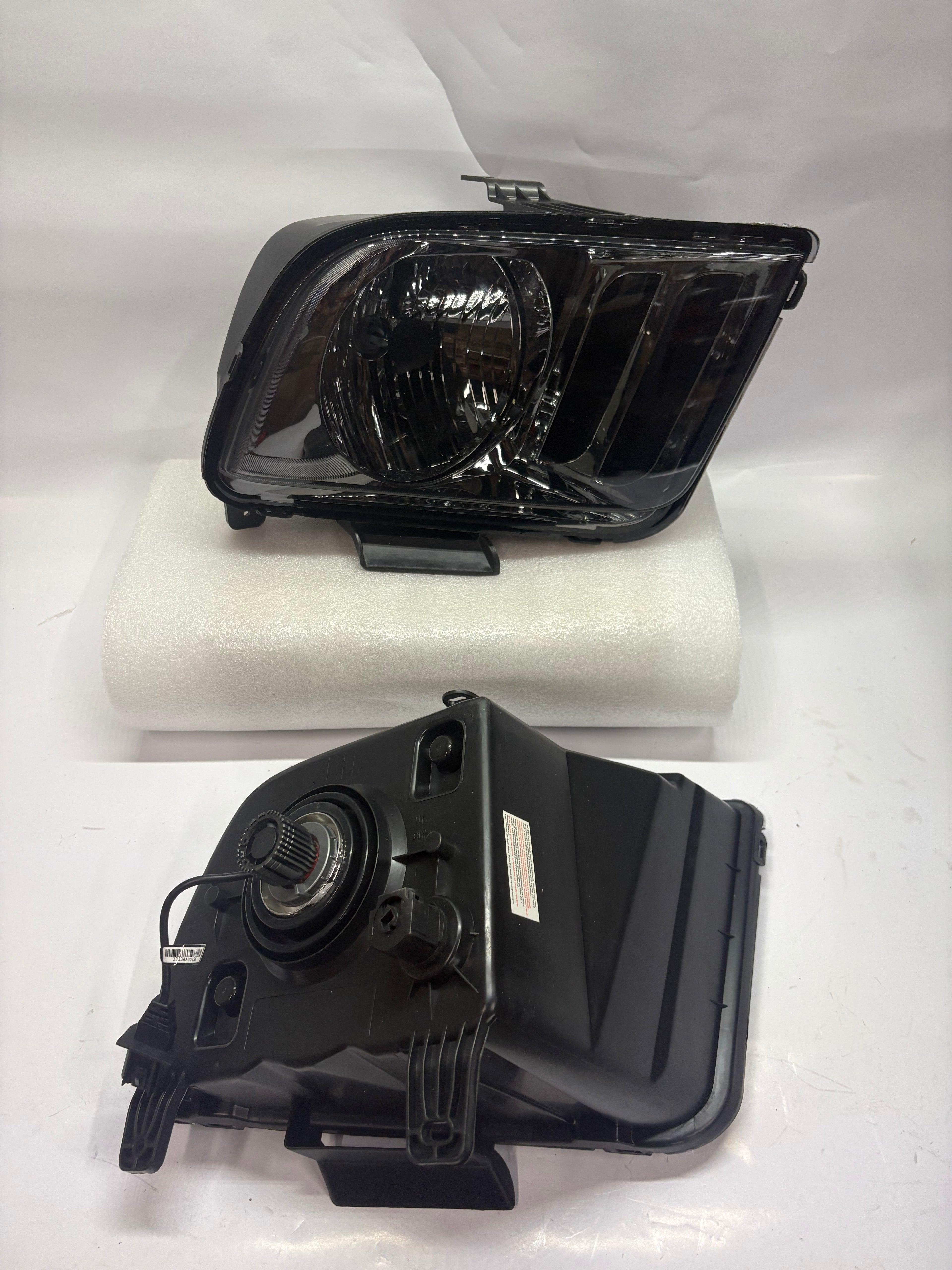 05-09 Ford Mustang Smoke Clear Headlights w/ Led Bulbs