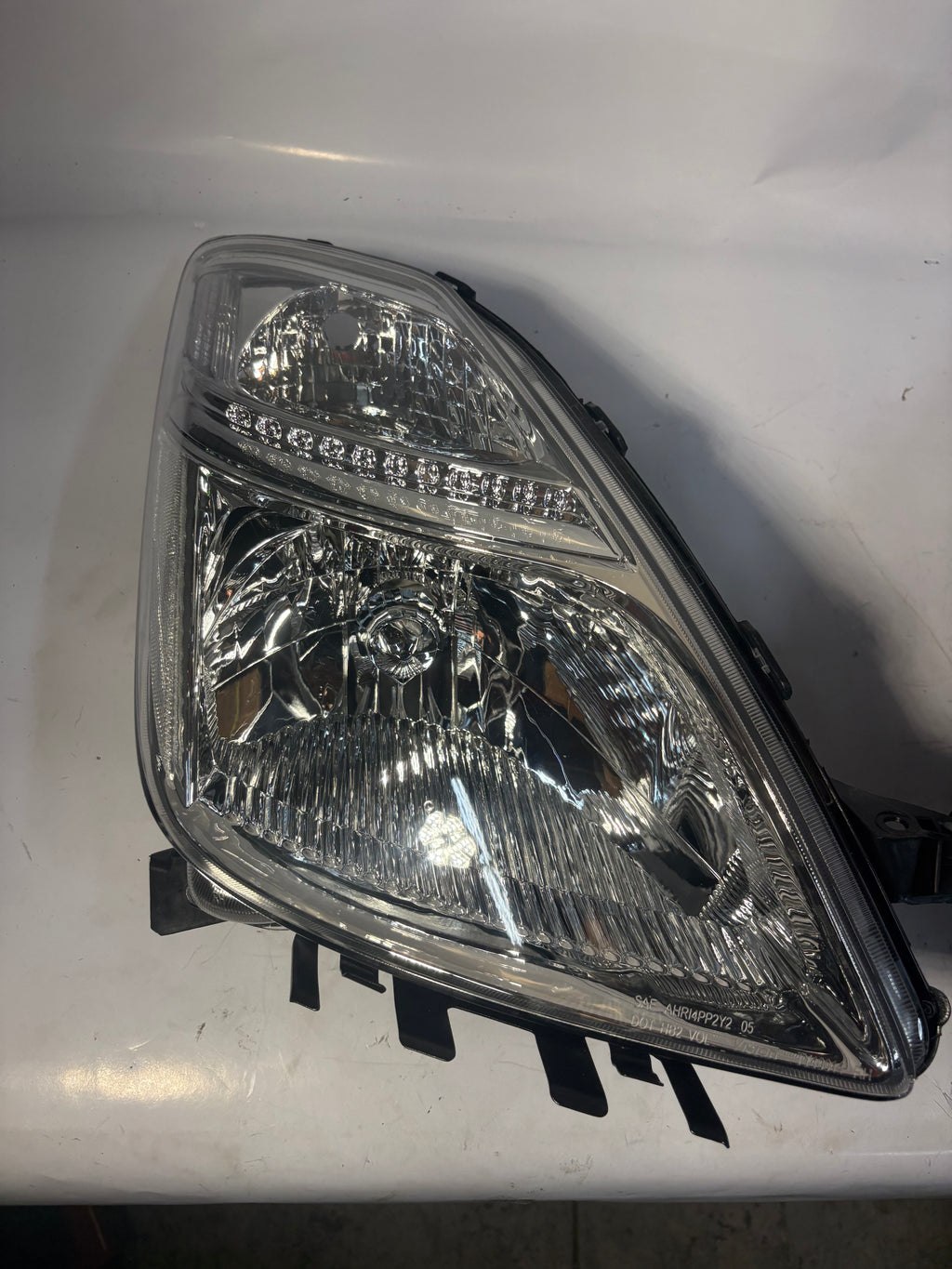04-09 Toyota Prius Chrome Clear Headlights