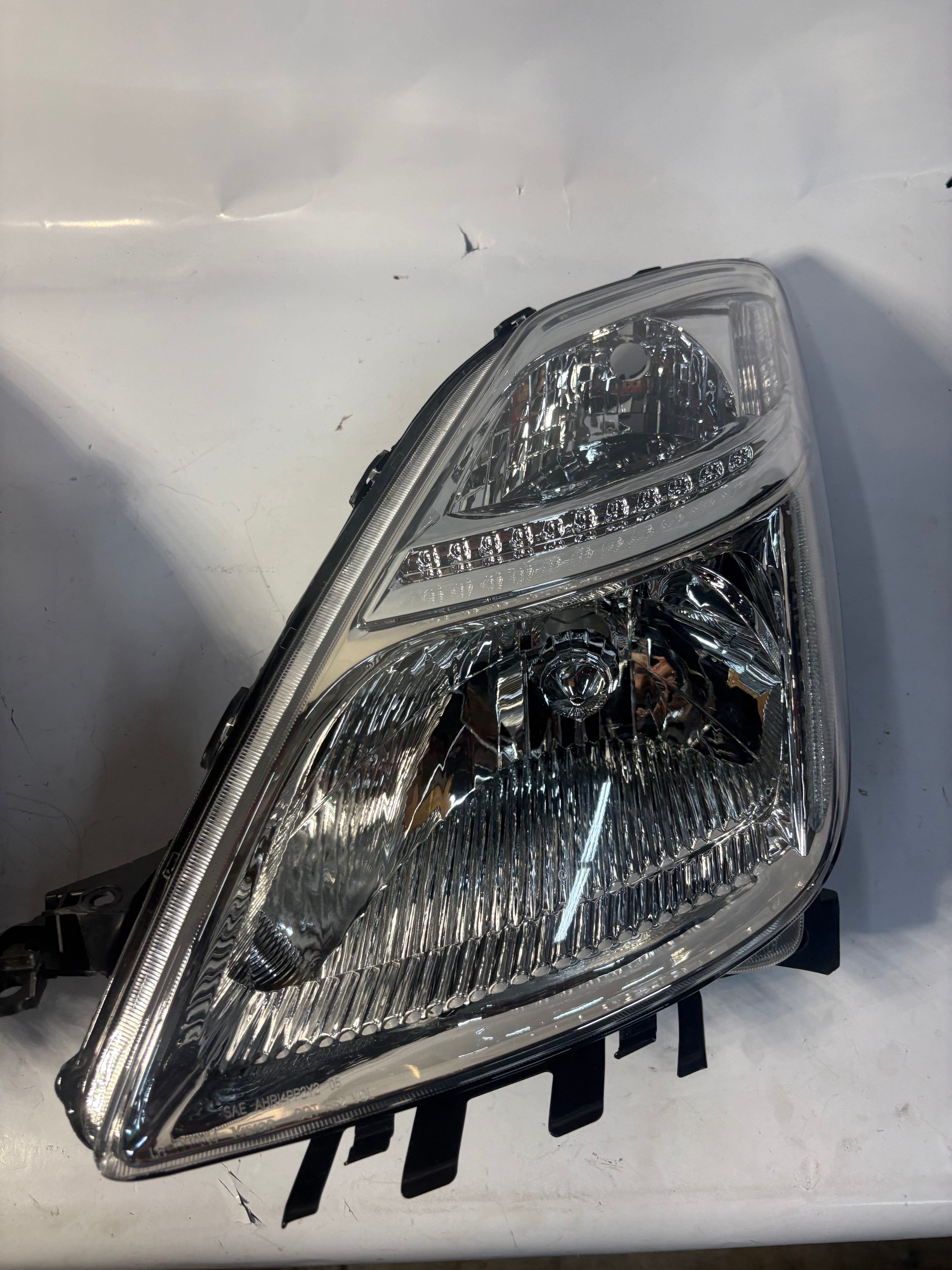 04-09 Toyota Prius Chrome Clear Headlights