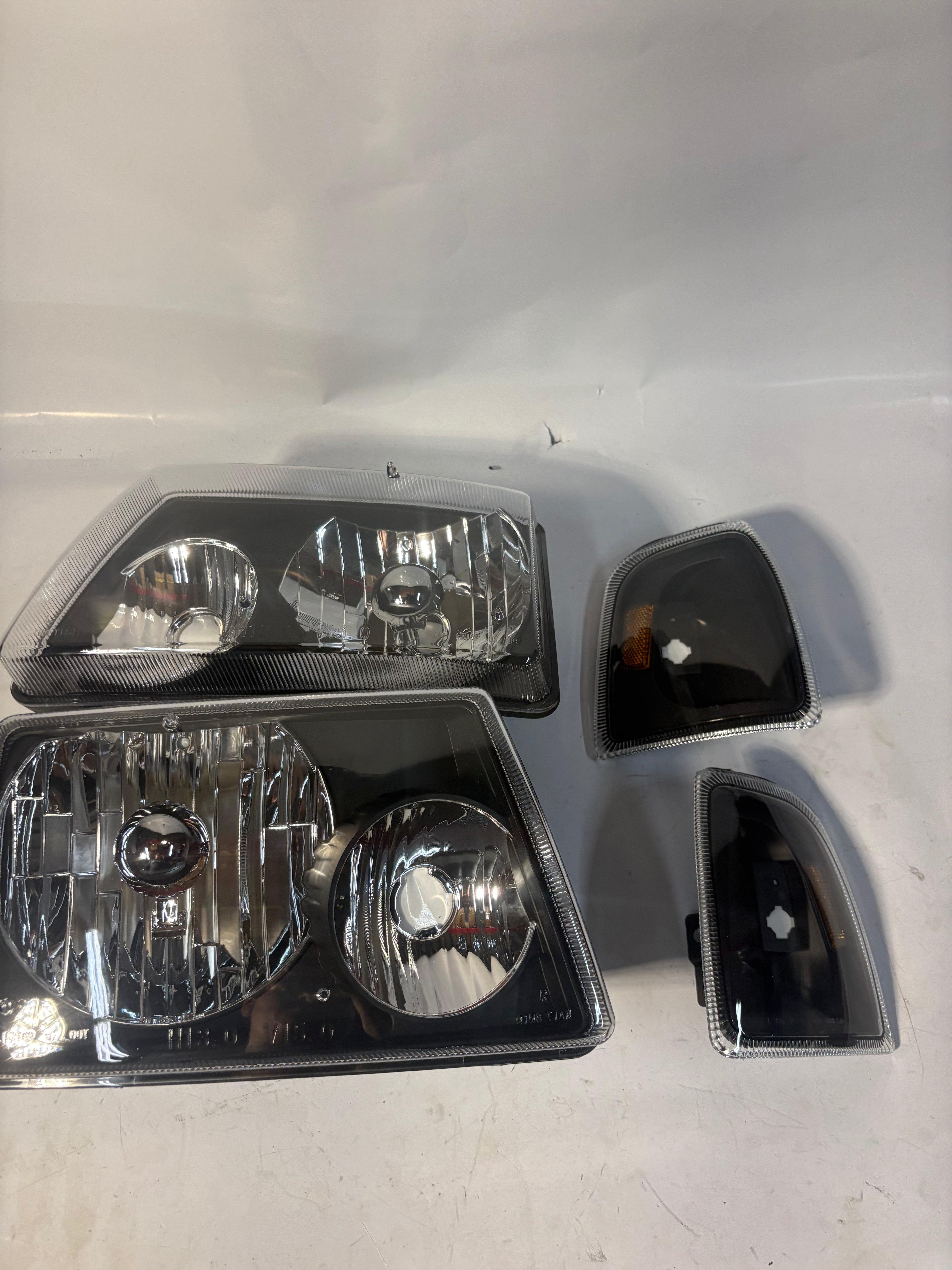 01-11 FORD RANGER BLACK HOUSING AMBER HEADLIGHTS REPLACEMENT