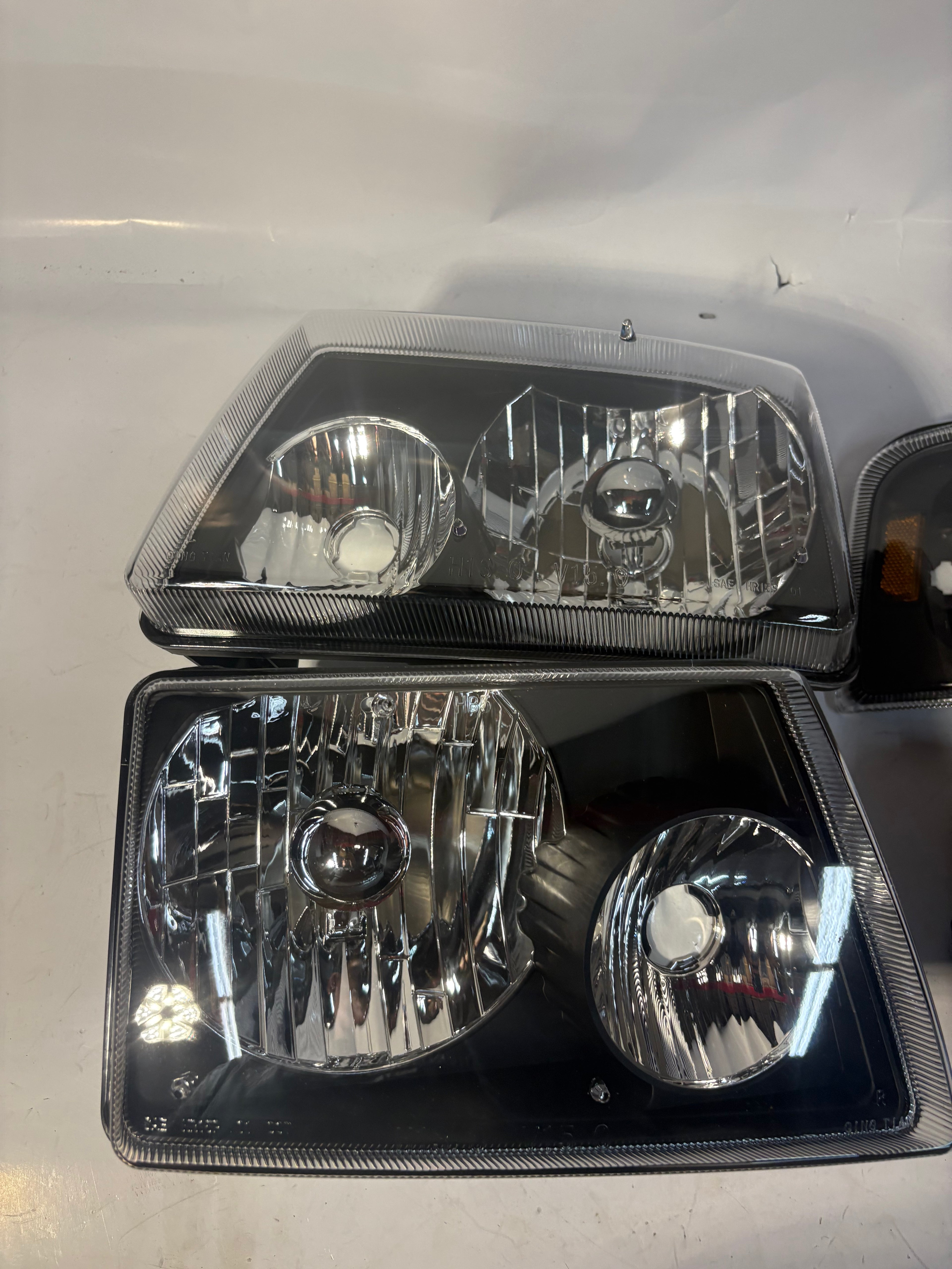 01-11 FORD RANGER BLACK HOUSING AMBER HEADLIGHTS REPLACEMENT