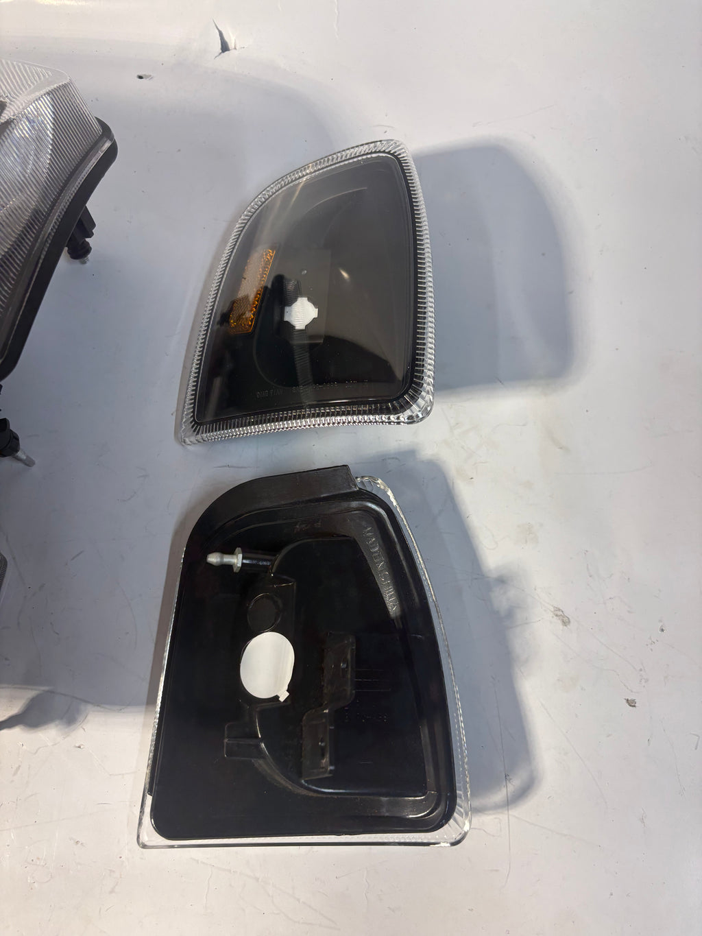 01-11 FORD RANGER BLACK HOUSING AMBER HEADLIGHTS REPLACEMENT