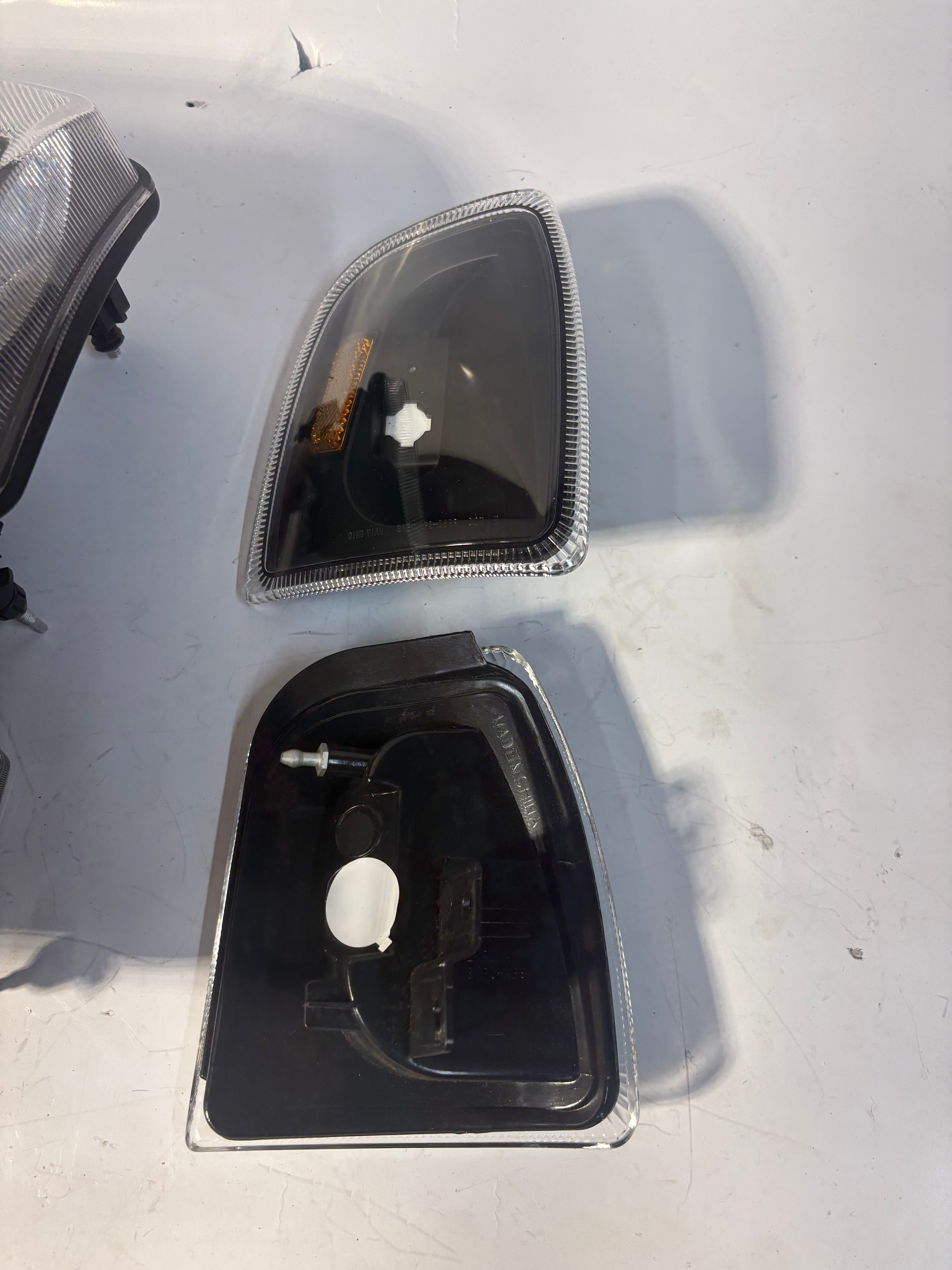 01-11 FORD RANGER BLACK HOUSING AMBER HEADLIGHTS REPLACEMENT
