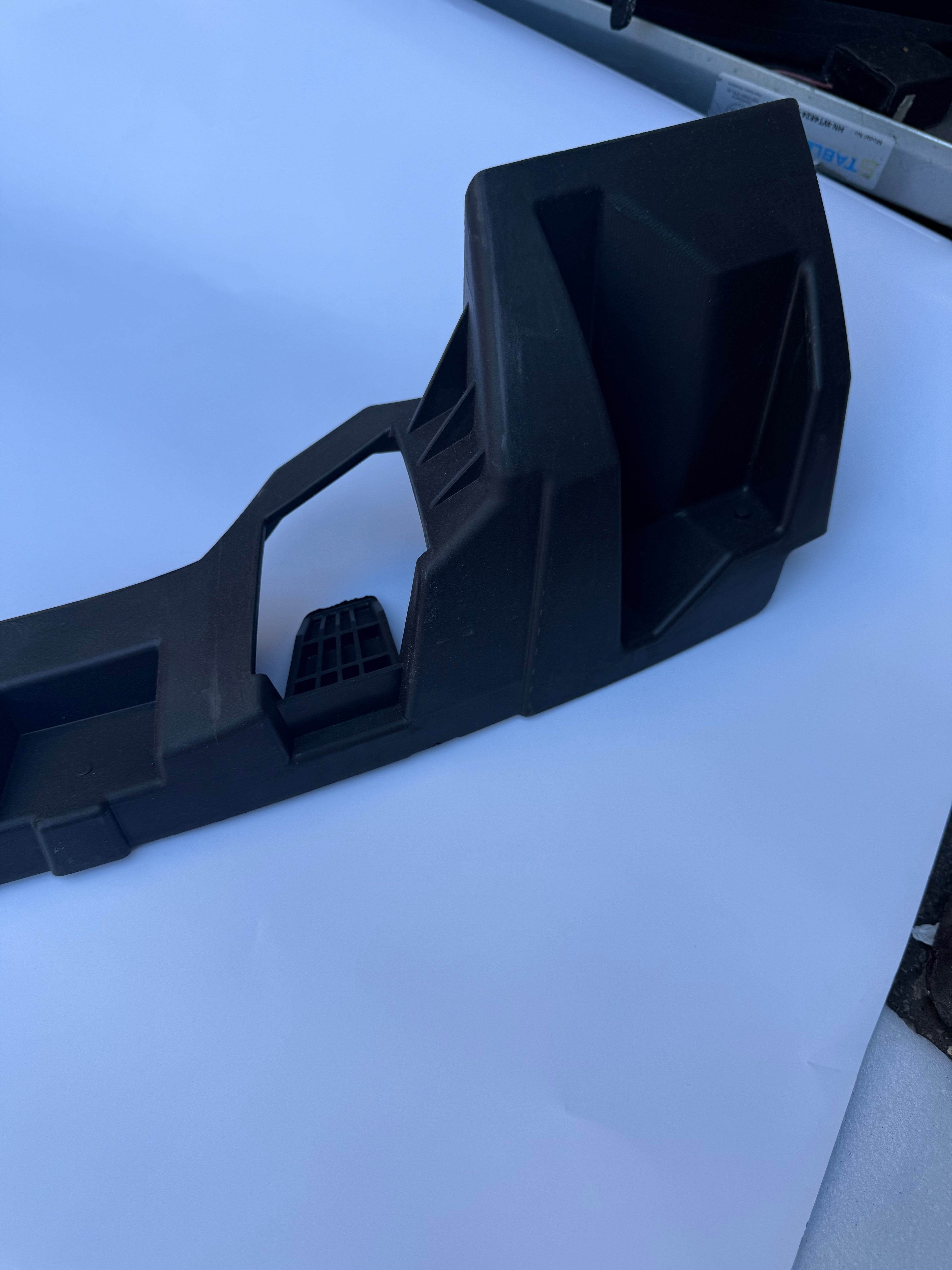 15902105 | 2007-2010 GMC SIERRA 2500HD 3500HD Front Bumper Fascia Center Support Bracket - GM