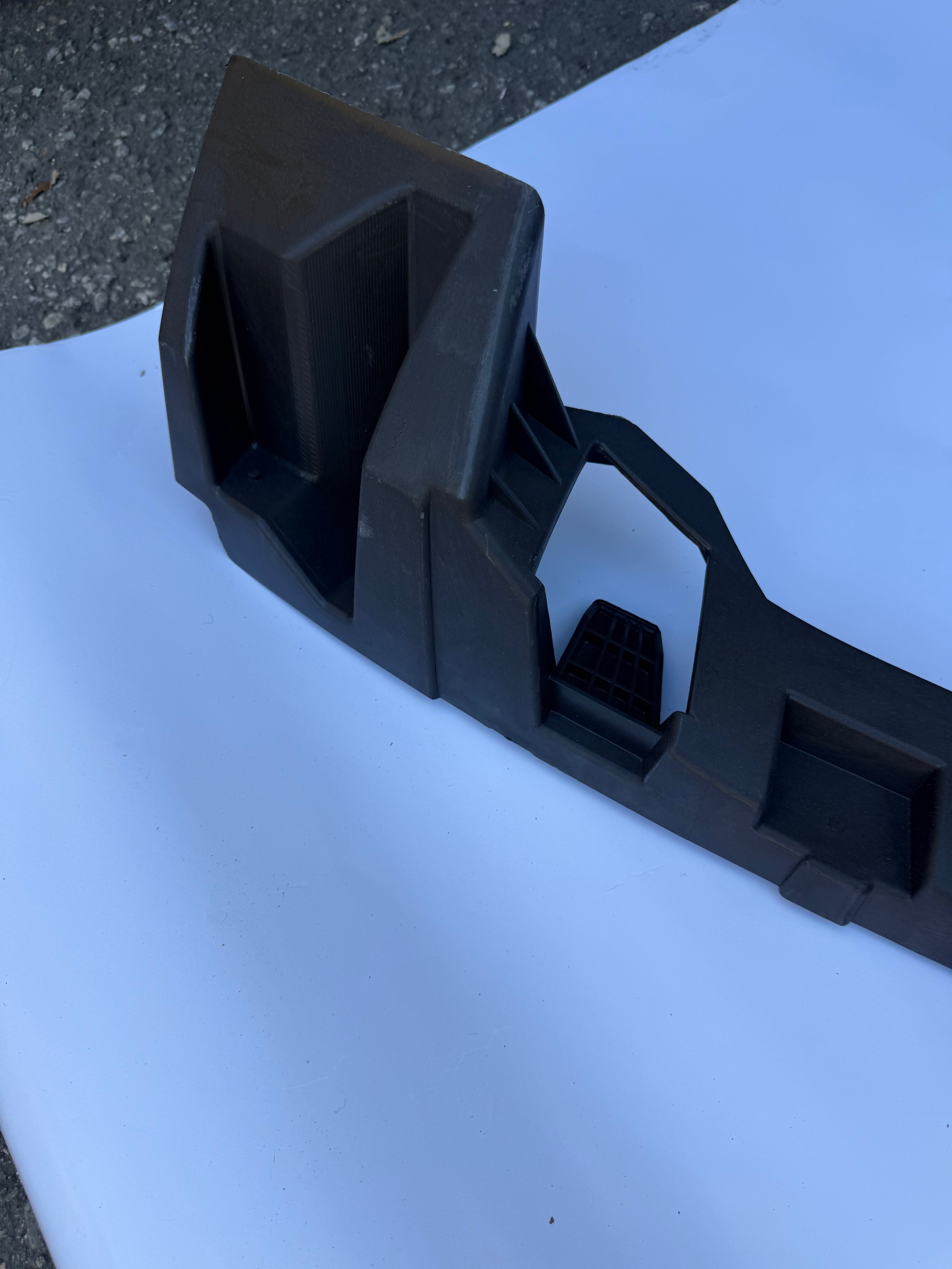15902105 | 2007-2010 GMC SIERRA 2500HD 3500HD Front Bumper Fascia Center Support Bracket - GM