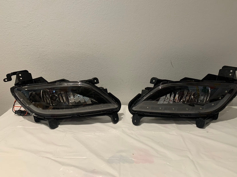 12-16 HYUNDAI VELOSTER PAIR OF BUMPER DRIVING FOG LIGHTS W/WHITE LED DRL BLACK HOUSING DOES NOT FIT TURBO MODEL PARACHOQUE DELANTERO LUZ ANTINIEBLA NEGRO
