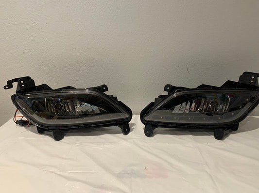 12-16 HYUNDAI VELOSTER PAIR OF BUMPER DRIVING FOG LIGHTS W/WHITE LED DRL BLACK HOUSING DOES NOT FIT TURBO MODEL PARACHOQUE DELANTERO LUZ ANTINIEBLA NEGRO
