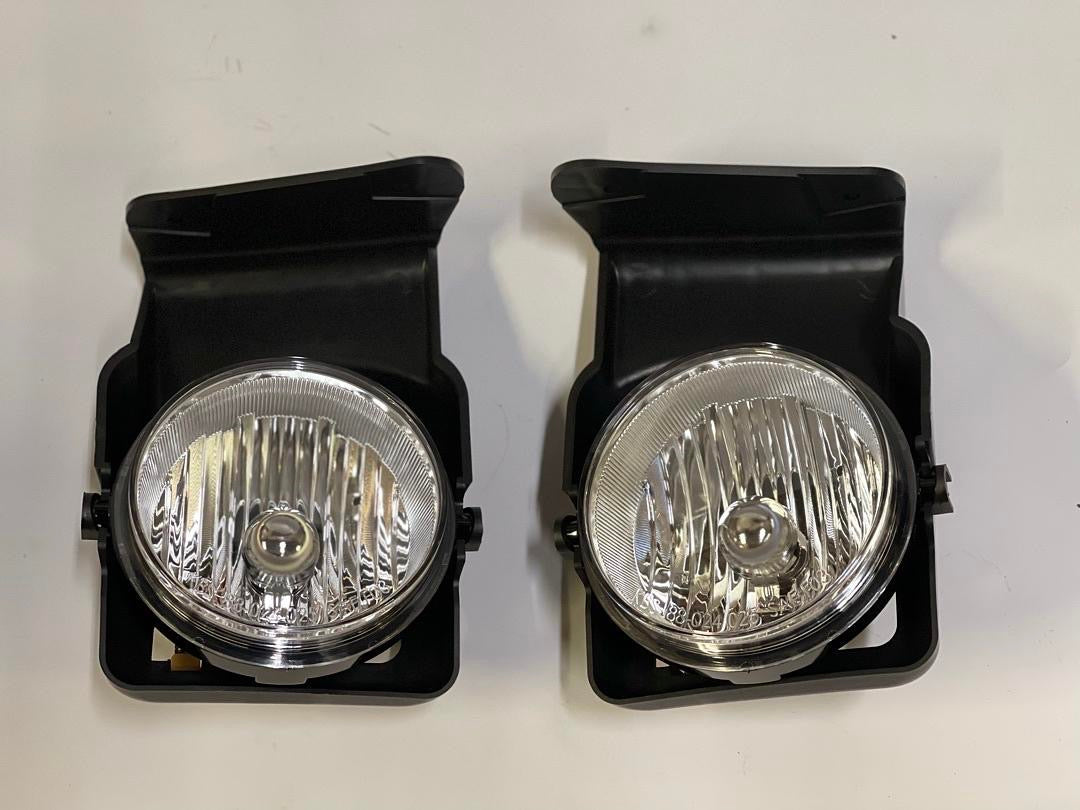03-06 GMC SIERRA 1500 2500 3500 & HD MODELS FRONT BUMPER FOG LIGHT DRIVER & PASSENGER SIDE ENHANCED VISIBILITY PARACHOQUE DELANTERO LUZ ANTINIEBLA CROMADO