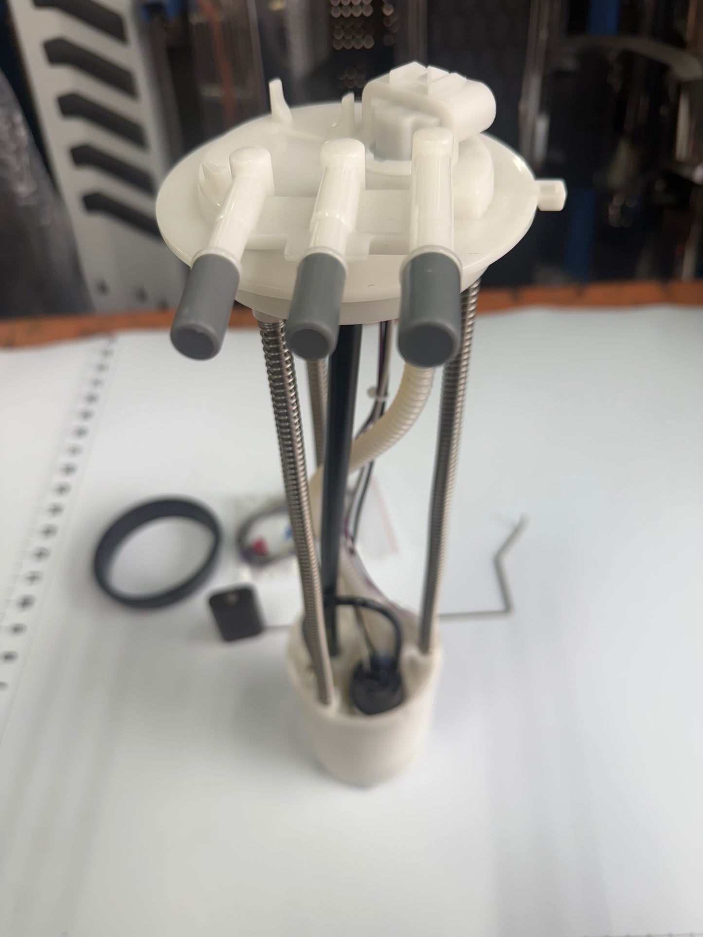 01-03 GMC Sierra Chevrolet Silverado 3500 6.0L/8.1L Fuel Pump Module J2-FPM-0083
