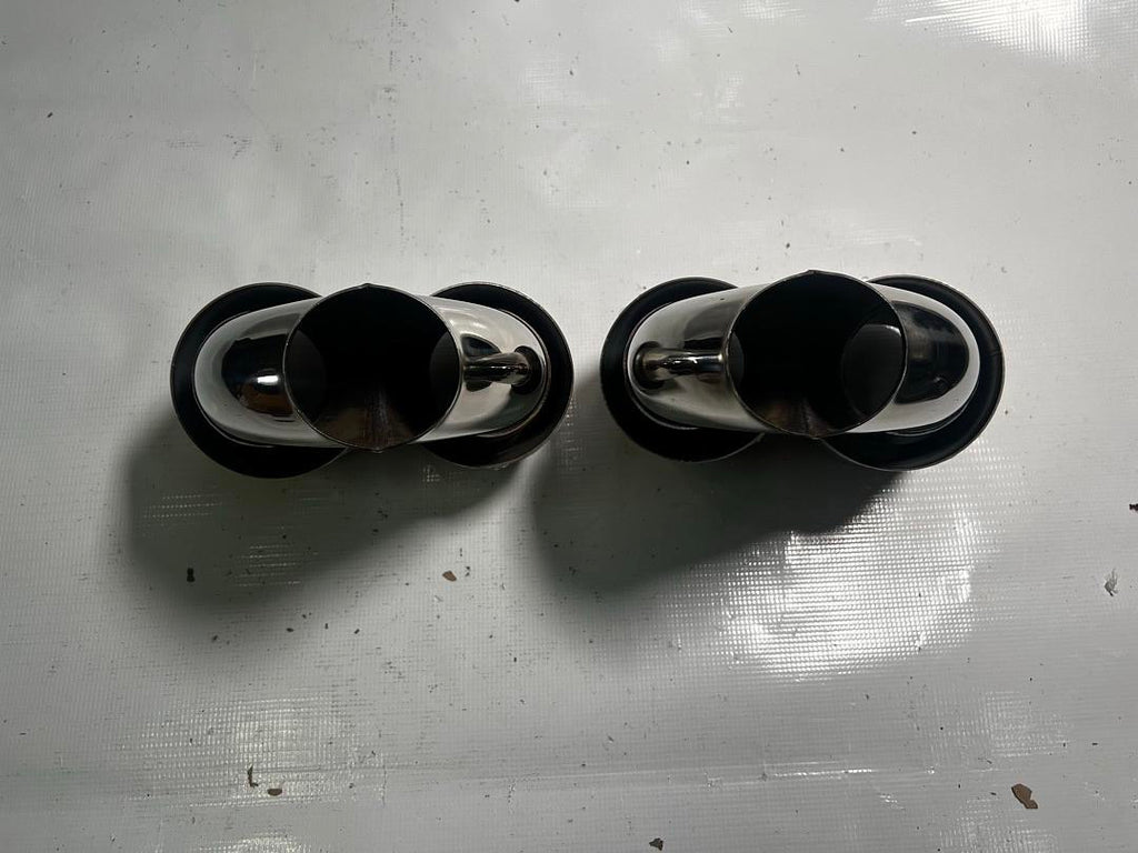 DUAL ROUND CUT MUFFLER TIP FITS OVER 2.5" OD PIPING UNIVERSAL FIT