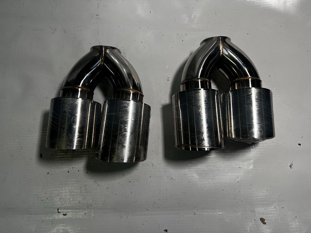 DUAL ROUND CUT MUFFLER TIP FITS OVER 2.5" OD PIPING UNIVERSAL FIT
