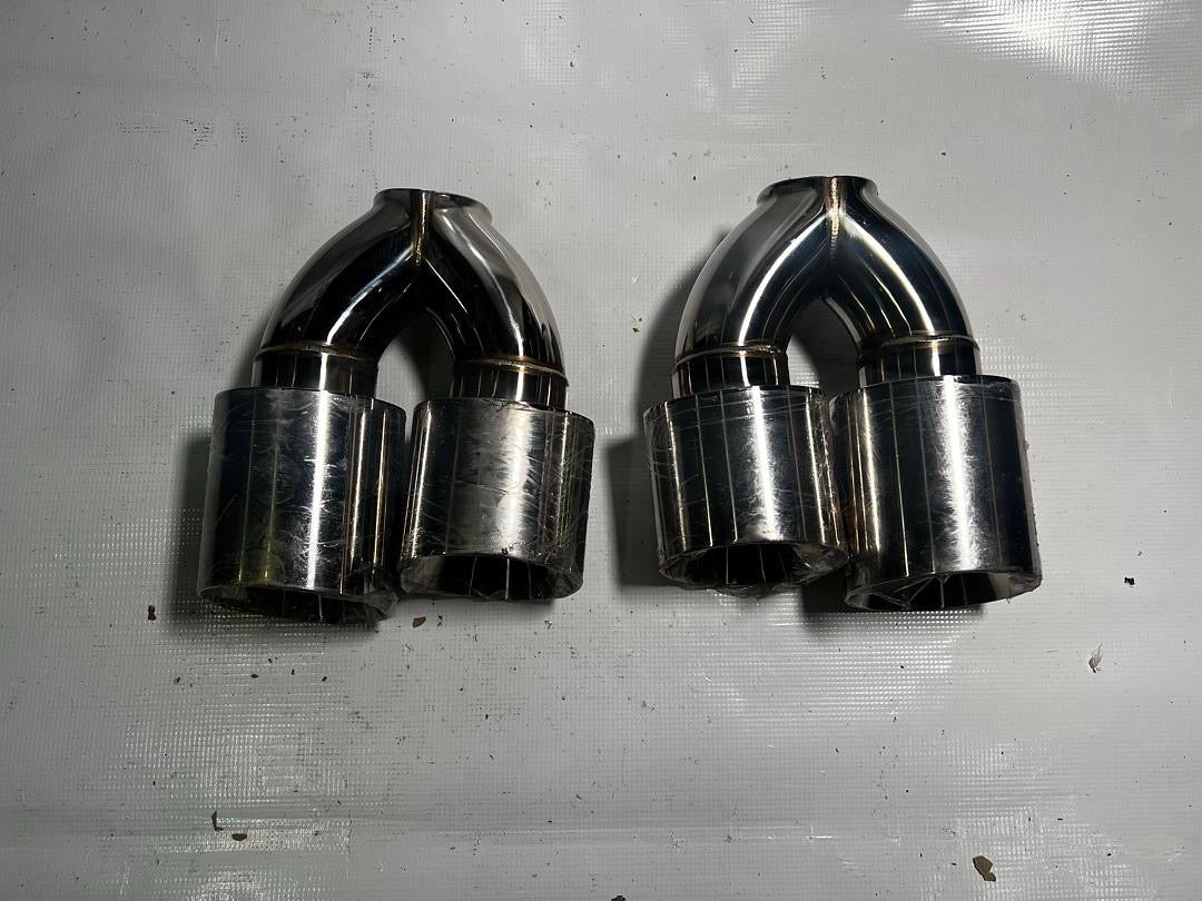 DUAL ROUND CUT MUFFLER TIP FITS OVER 2.5" OD PIPING UNIVERSAL FIT