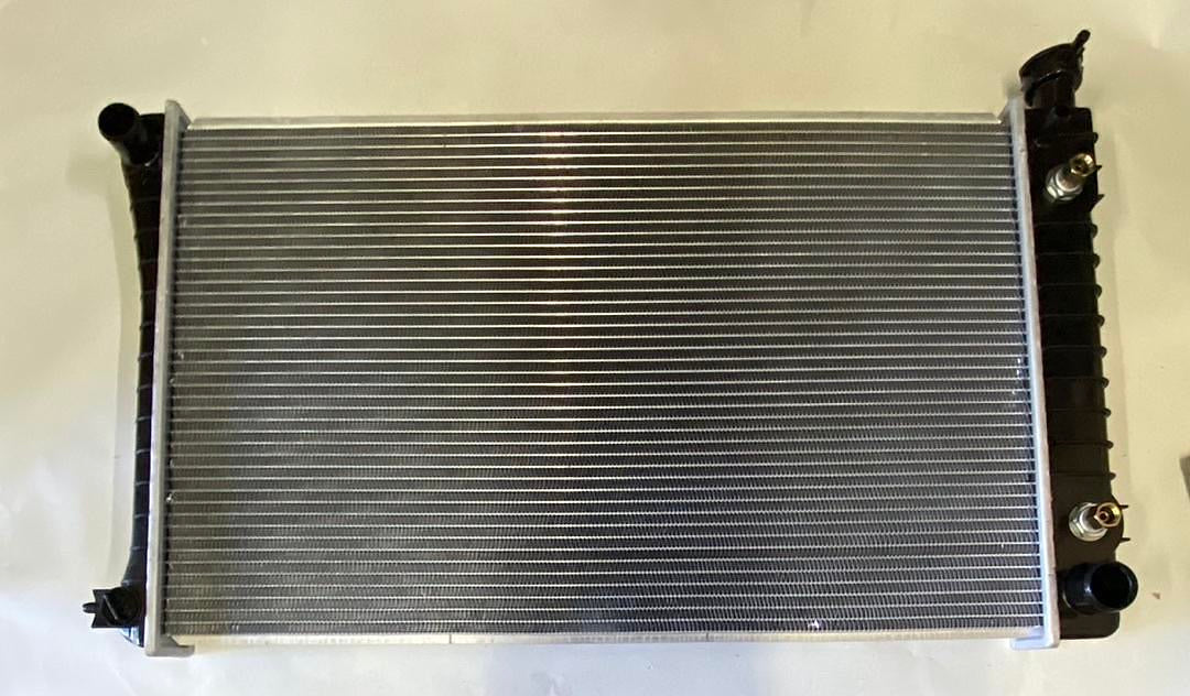 88-95 CHEVY GMC C/K 1500 / 2500 / 3500 SUBURBAN RADIATOR W/O ENGINE OIL COOLER. 4.3L / 5.0L / 5.7L
