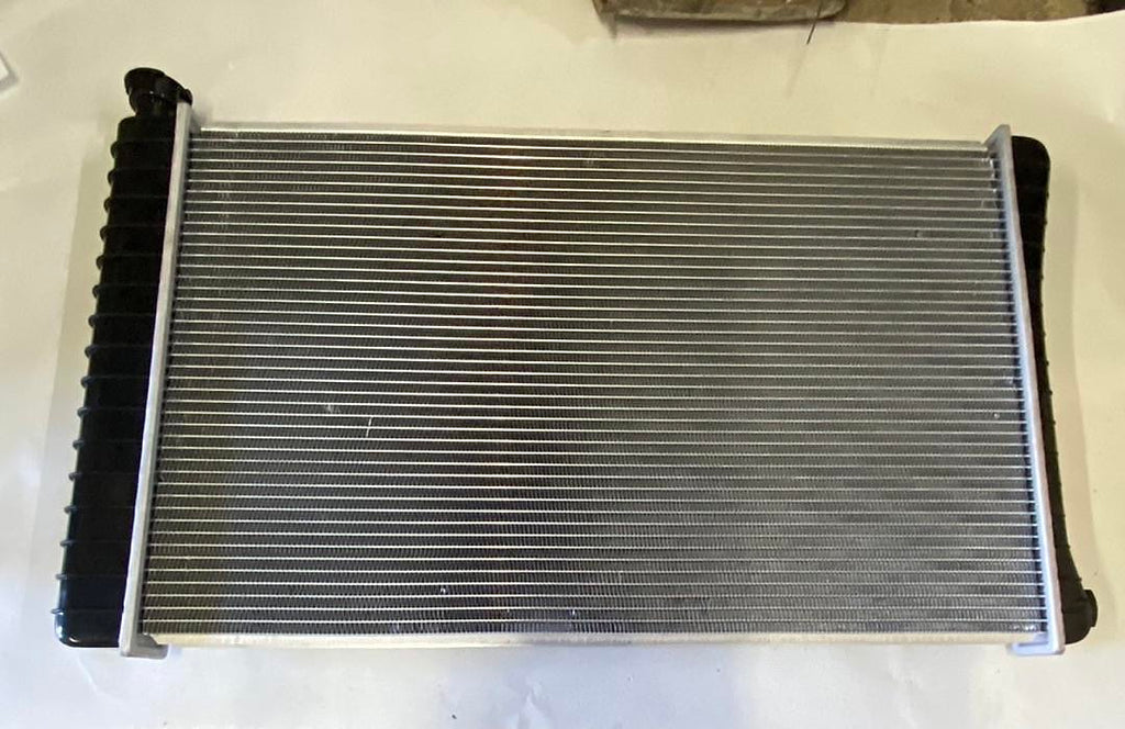 88-95 CHEVY GMC C/K 1500 / 2500 / 3500 SUBURBAN RADIATOR W/O ENGINE OIL COOLER. 4.3L / 5.0L / 5.7L