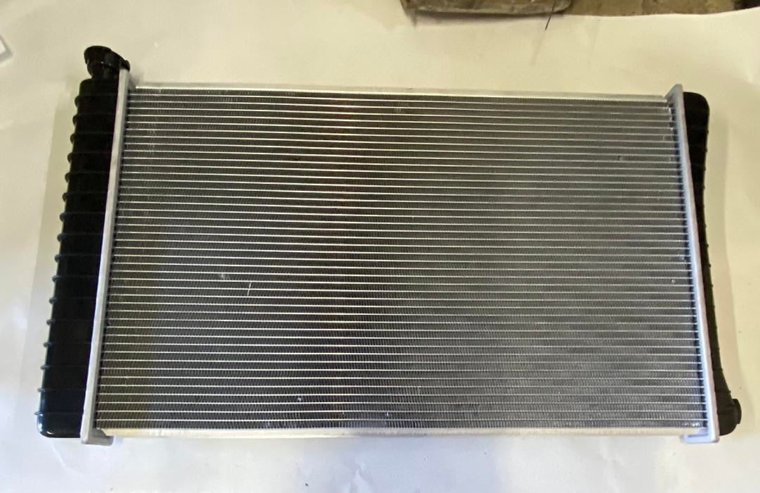 88-95 CHEVY GMC C/K 1500 / 2500 / 3500 SUBURBAN RADIATOR W/O ENGINE OIL COOLER. 4.3L / 5.0L / 5.7L