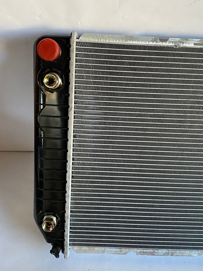 94-99 CHEVY/ GMC C/K 1500 2500 3500 92-99 CHEVY/ GMC C/K 1500 2500 SUBURBAN 94 CHEVY BLAZER 95-00 CHEVY TAHOE 94-00 GMC YUKON 99-00 CADILLAC ESCALADE ALUMINUM CORE RADIATOR