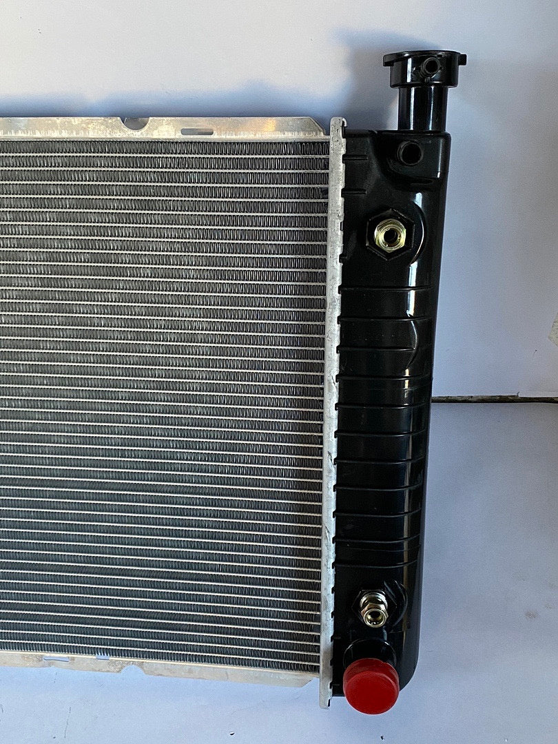 94-99 CHEVY/ GMC C/K 1500 2500 3500 92-99 CHEVY/ GMC C/K 1500 2500 SUBURBAN 94 CHEVY BLAZER 95-00 CHEVY TAHOE 94-00 GMC YUKON 99-00 CADILLAC ESCALADE ALUMINUM CORE RADIATOR