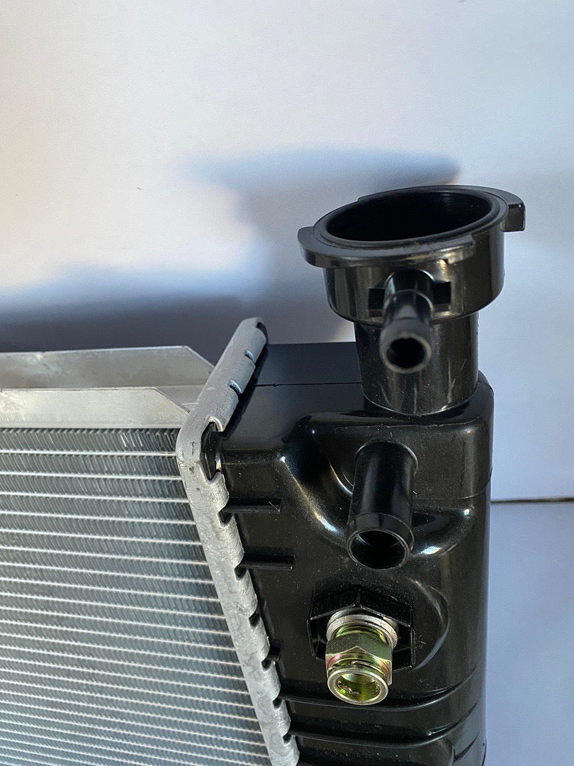 94-99 CHEVY/ GMC C/K 1500 2500 3500 92-99 CHEVY/ GMC C/K 1500 2500 SUBURBAN 94 CHEVY BLAZER 95-00 CHEVY TAHOE 94-00 GMC YUKON 99-00 CADILLAC ESCALADE ALUMINUM CORE RADIATOR