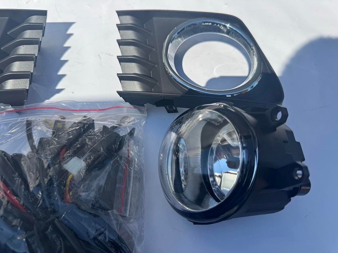 11-14 TOYOTA PRIUS V FOG LIGHT CH